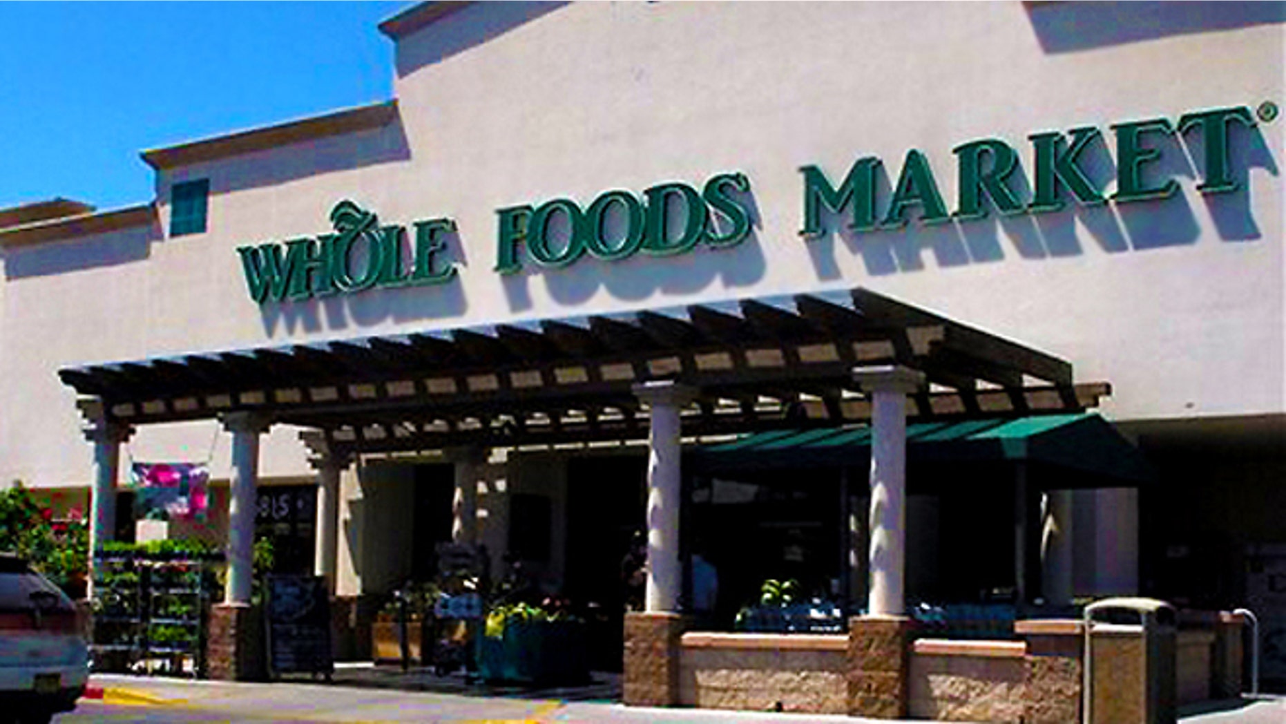 Whole Foods in New Jersey has been accused of falsely advertising its bakery products.
