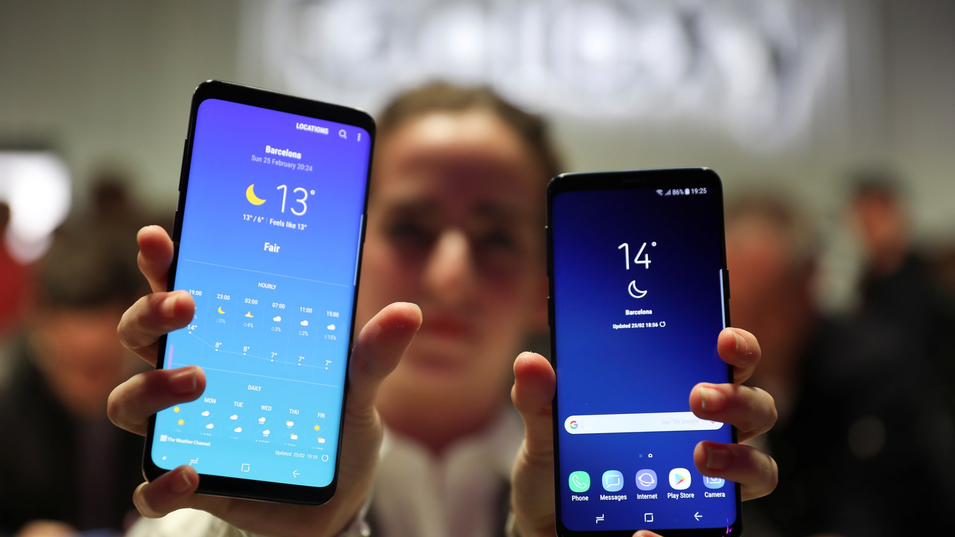 File photo - A hostess shows up Samsung's new S9 (R) and S9 Plus devices after a presentation ceremony at the Mobile World Congress in Barcelona, Spain Feb. 25, 2018. (REUTERS/Sergio Perez)