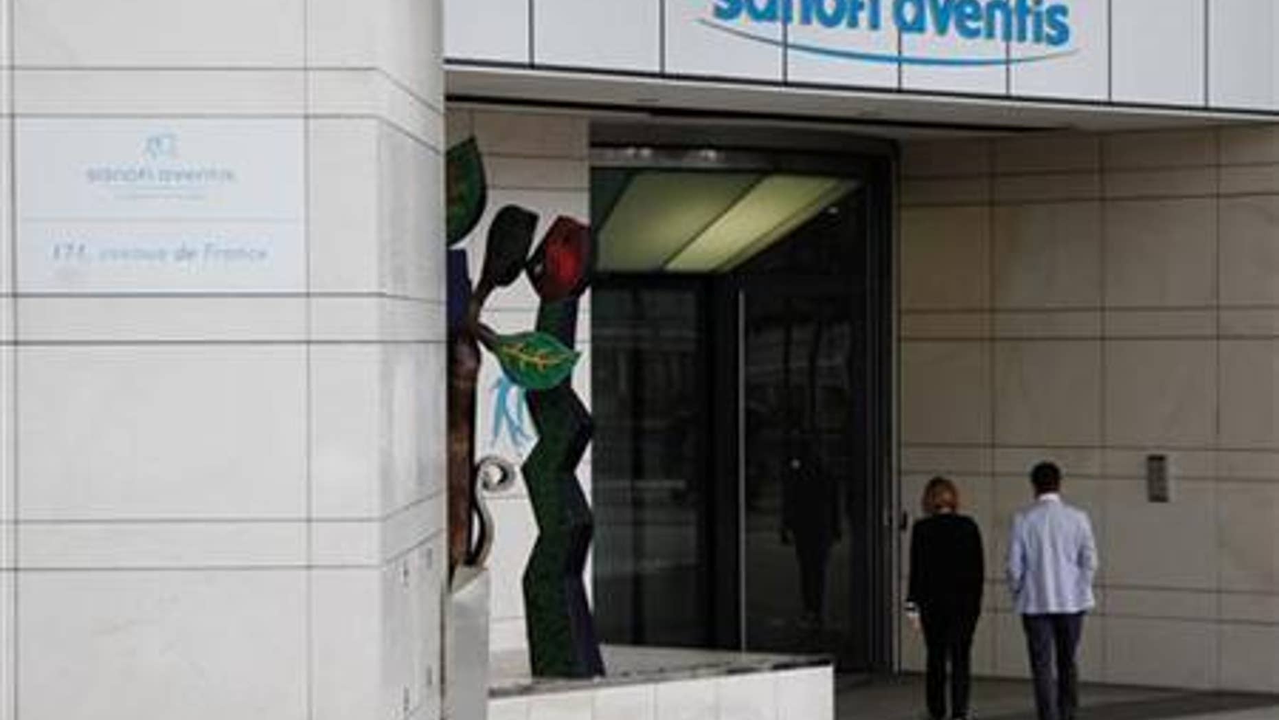 Employees enter Sanofi-Aventis headquarters in Paris August 4, 2010. REUTERS/John Schults