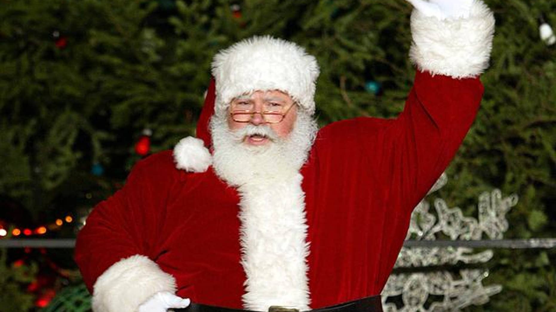 Santa Claus waves during the 91st annual city Christmas tree lighting ceremony at the Daley Plaza in Chicago on Friday, Nov. 26, 2004.(AP Photo/Nam Y. Huh)