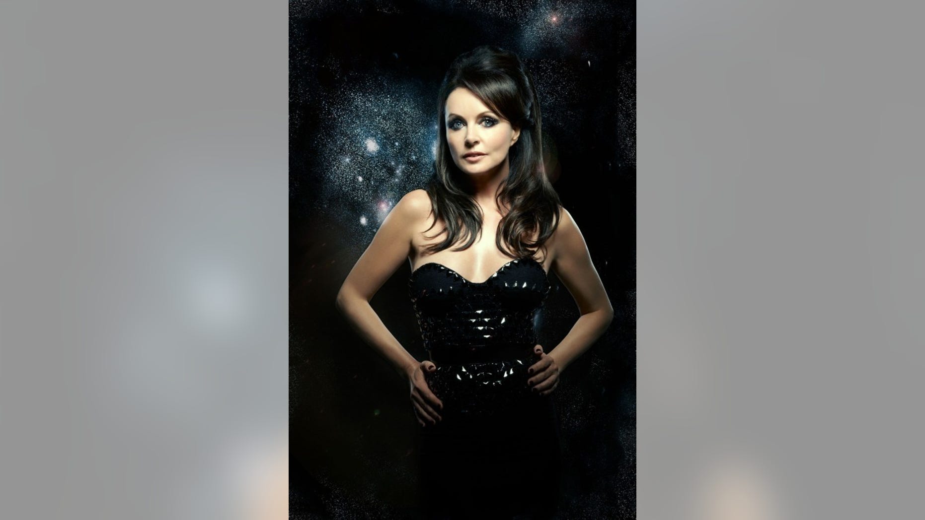 British singer Sarah Brightman has bought a seat on a Russian spacecraft to fly to the International Space Station.
