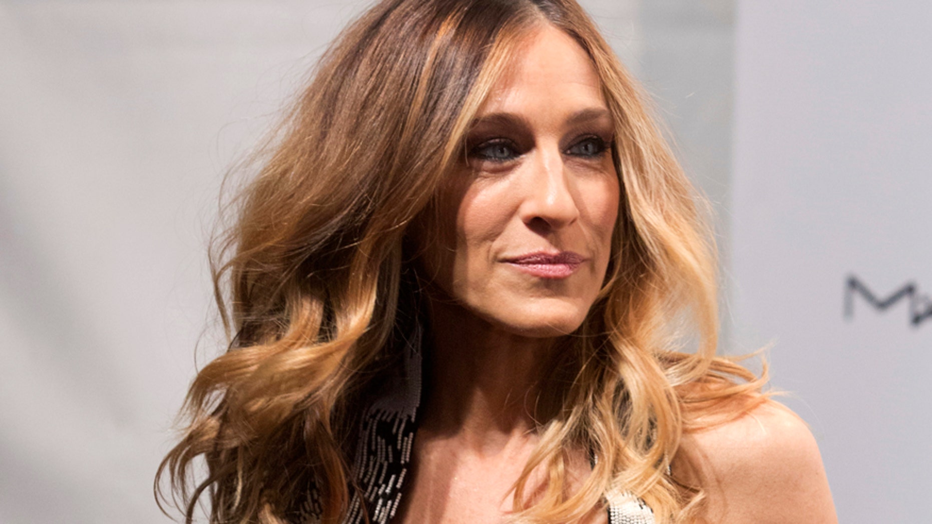 Actress Sarah Jessica Parker attends the amfAR New York Gala to kick off Fall 2013 Fashion Week in New York February 6, 2013.