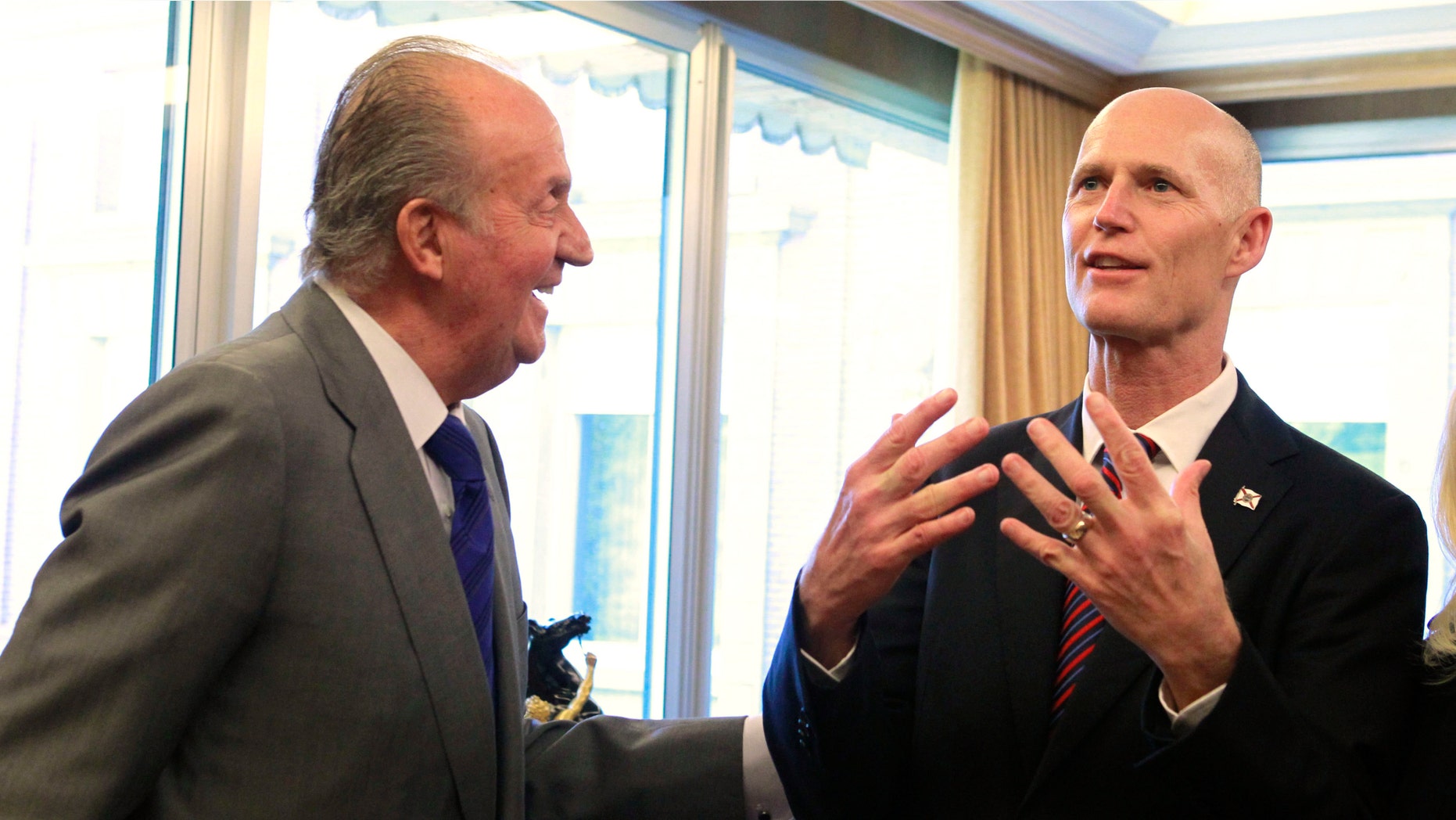 MAY 22: King Juan Carlos of Spain talks with Florida Governor. Rick Scott at the Zarzuela Palace on May 22 in Madrid, Spain.