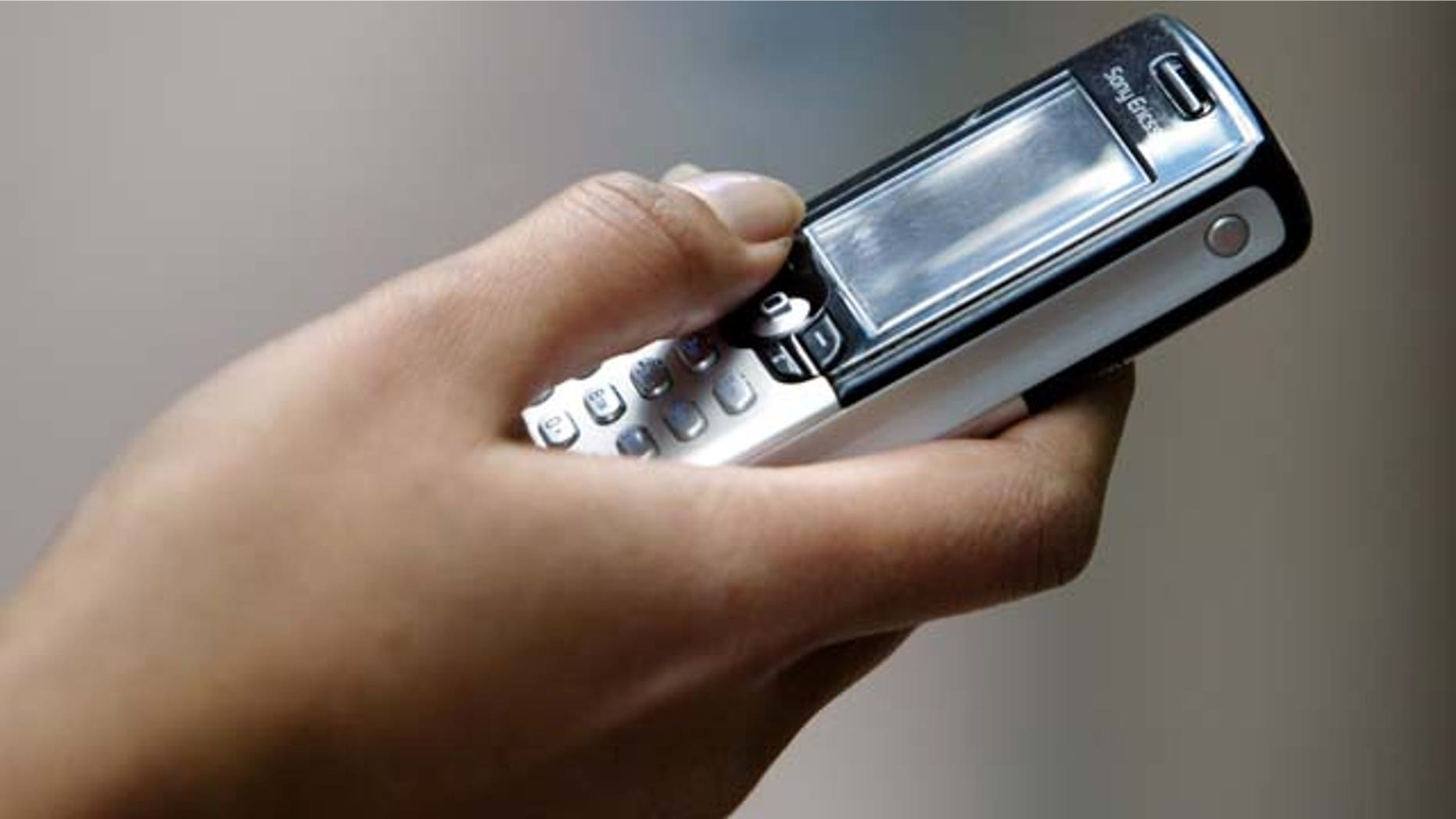 A woman uses her mobile telephone to send a text message in a central
Sydney shopping mall September 15, 2003. Stolen phones will now be
blocked on all Australian mobile networks rendering them virtually
worthless because they can no longer be used. The initiative is a world
first and part of a national response plan on the management of stolen
mobile telephones. Around 100,000 mobiles phones are lost or stolen in
Australia each year. REUTERS/Will Burgess
WB/RCS