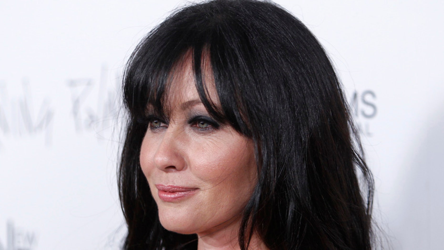 Shannen Doherty eyes