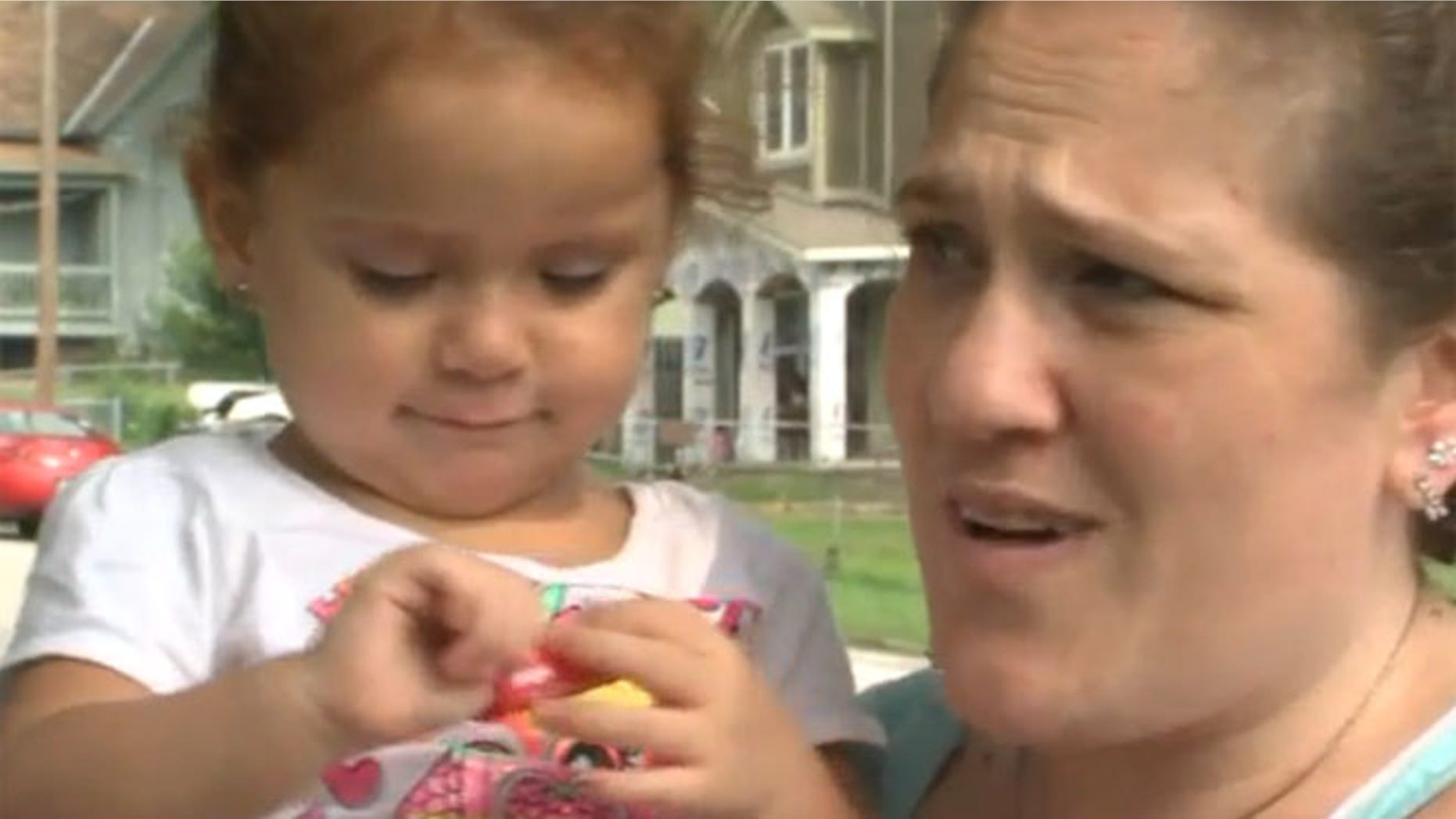 A Kansas cop paid the tab instead of arresting Sarah Robinson for shoplifting.