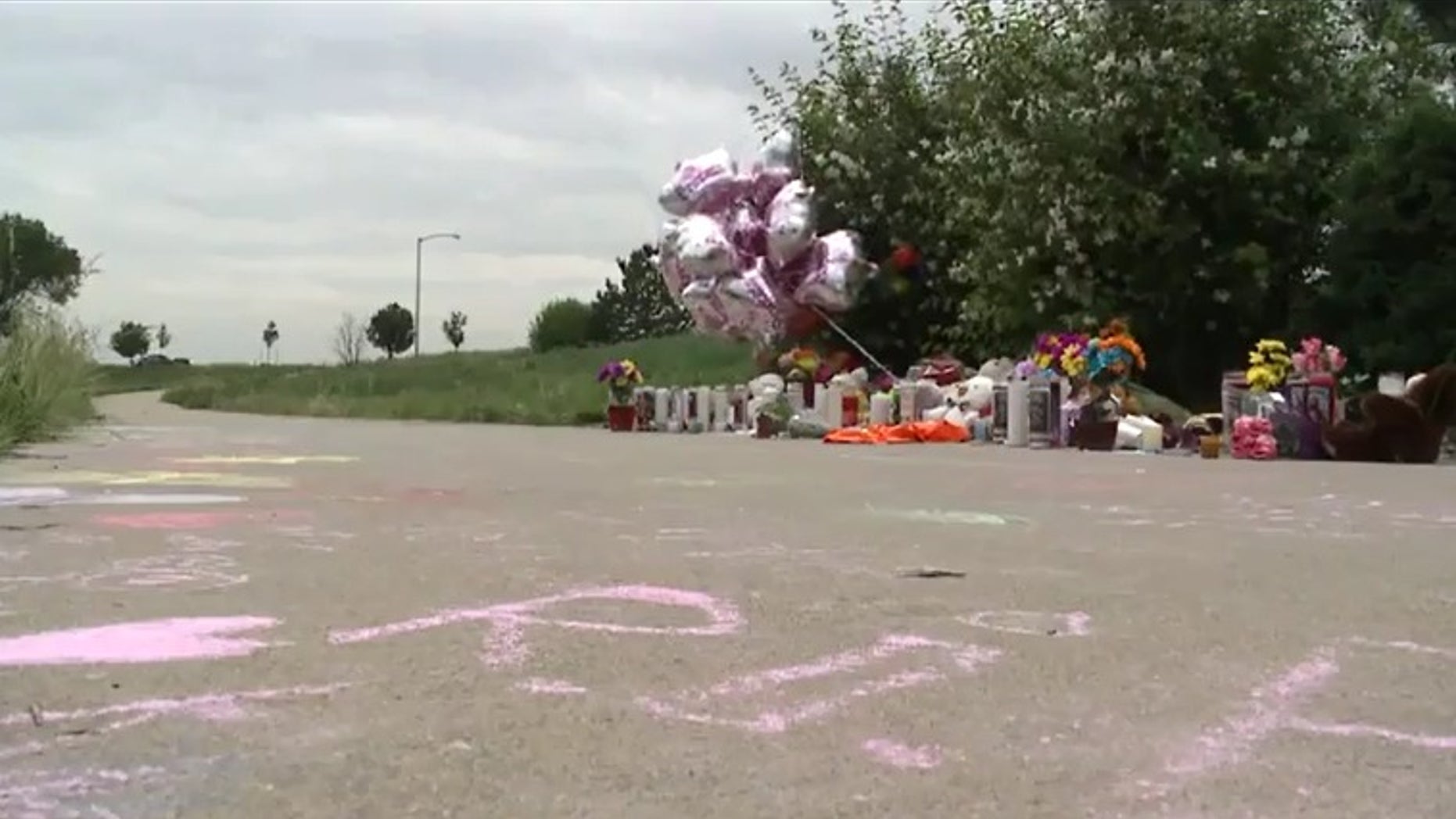 Sidewalk memorial for Kiaya Campbell. (Fox 31 Denver)