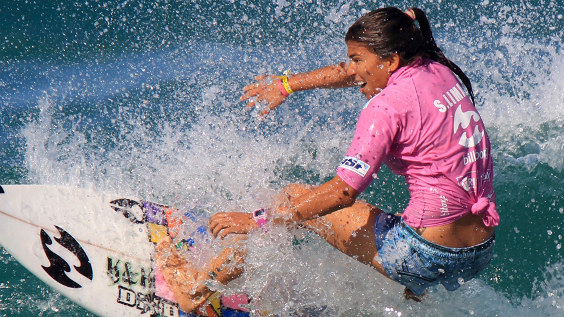 Silvana Lima of Brazil surfs during the women's Association of Surfing Professionals (ASP) Billabong Rio Pro championship on Barra da Tijuca beach in Rio de Janeiro May 15, 2011. REUTERS/Sergio Moraes (BRAZIL - Tags: SPORT) - RTR2MFZF