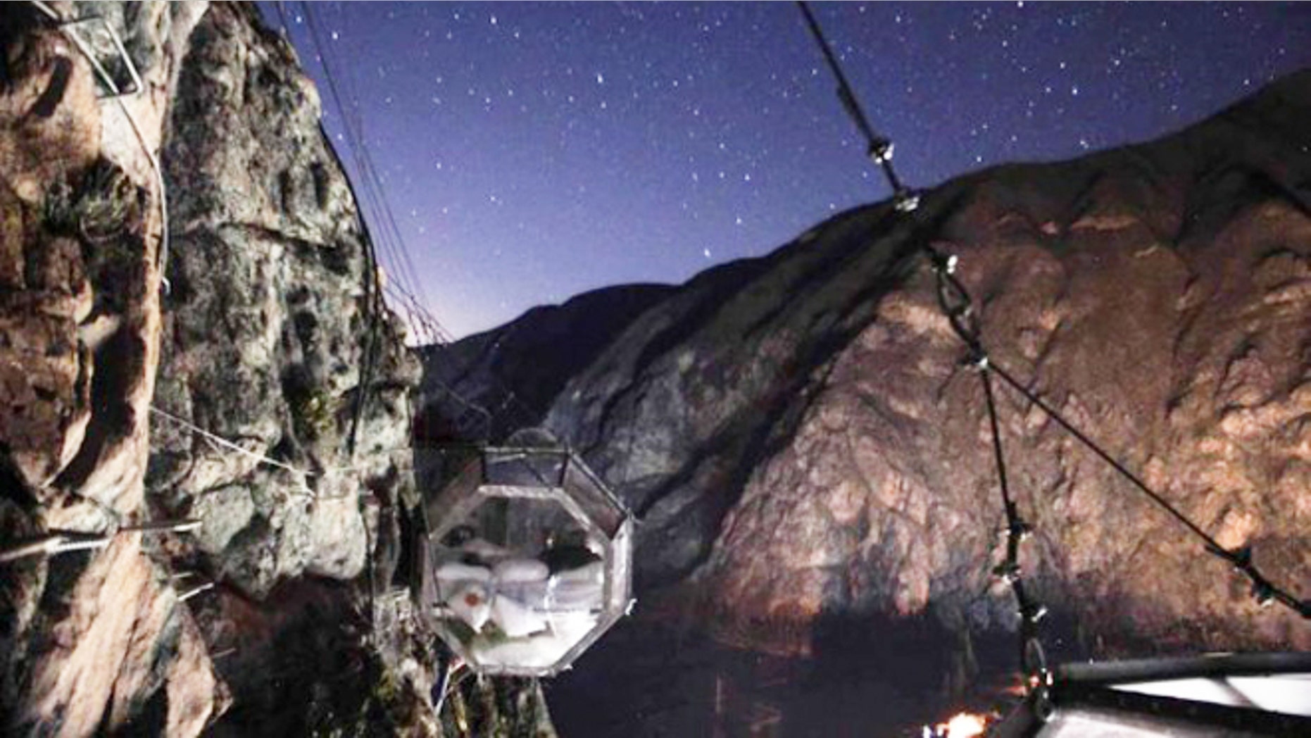 Dream or nightmare? Sleep suspended under the stars.