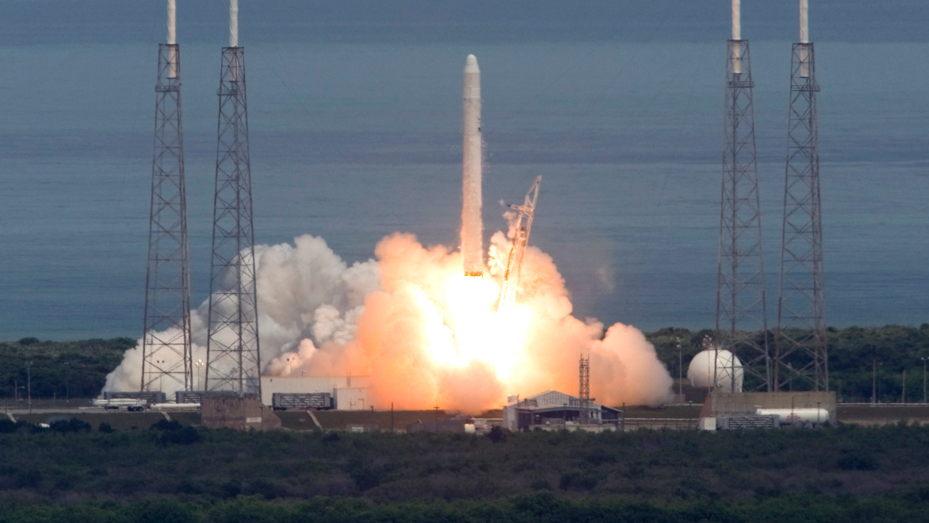 File photo - The SpaceX Falcon 9 rocket lifts off from launch complex 40 at the Cape Canaveral Air Force Station in Cape Canaveral, Florida June 4, 2010. (REUTERS/Scott Audette)