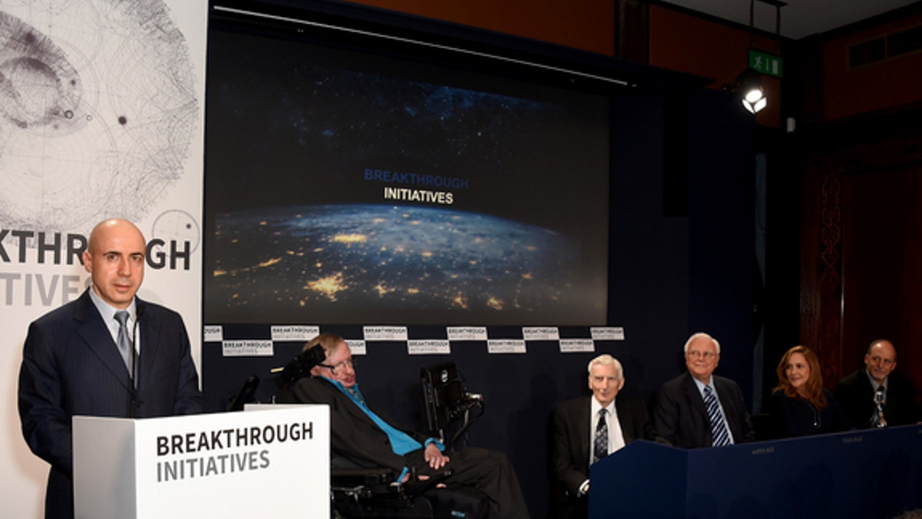 The announcement of the Breakthrough Listen and Breakthrough Message initiatives was made today (July 20) in London. Making the announcement were Internet investor Yuri Milner and physicist Stephen Hawking.