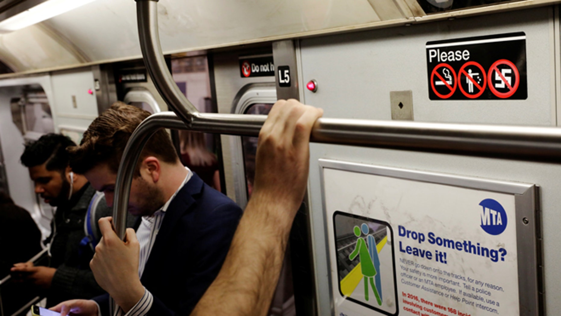 Nyc Subway Rider Wakes Up To Man Urinating On Her Face Fox News 2912