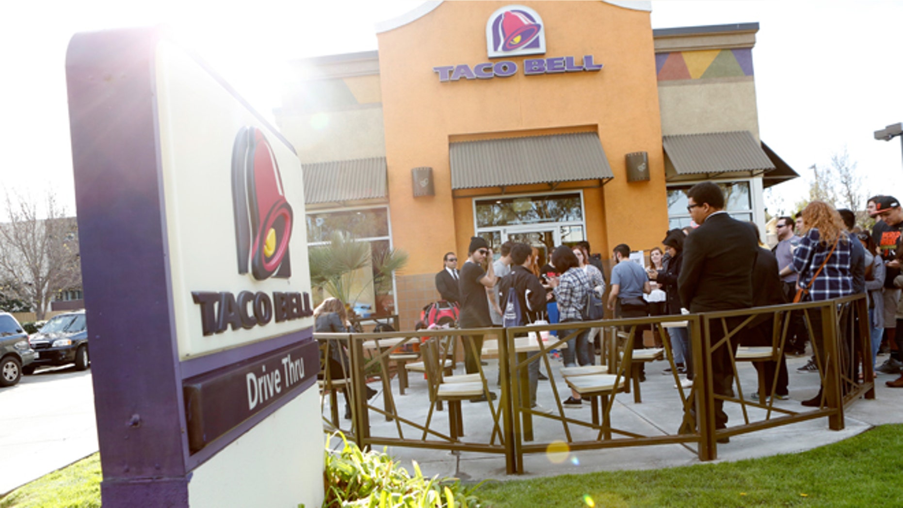 SAN FRANCISCO, CA - FEBRUARY 06: The Mowgli's surprise fans with a live performance at Taco Bell's pre-order pick-up of what could be its biggest food creation yet on February 6, 2016 in San Francisco, California. (Photo by Randy Shropshire/Getty Images for Taco Bell)