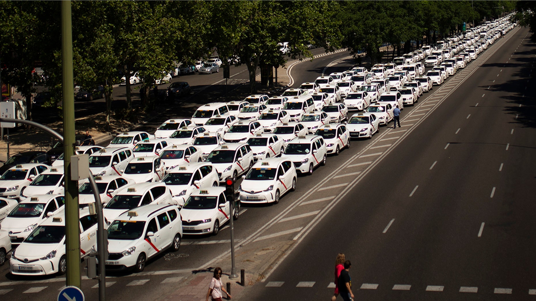 Taxis clogged Paseo de la Castellana on Monday.