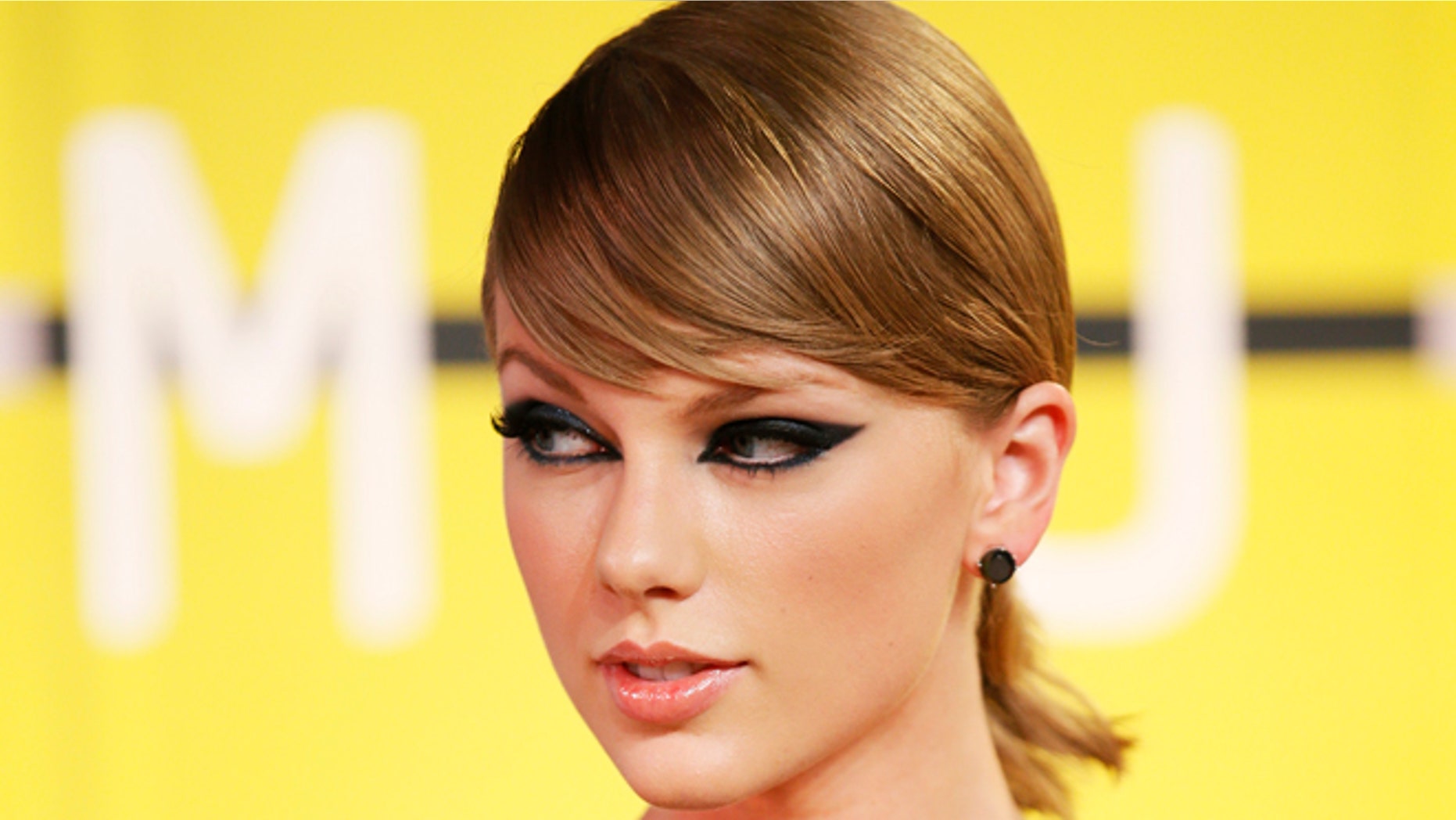 August 30, 2015. Taylor Swift arrives at the 2015 MTV Video Music Awards in Los Angeles, California.