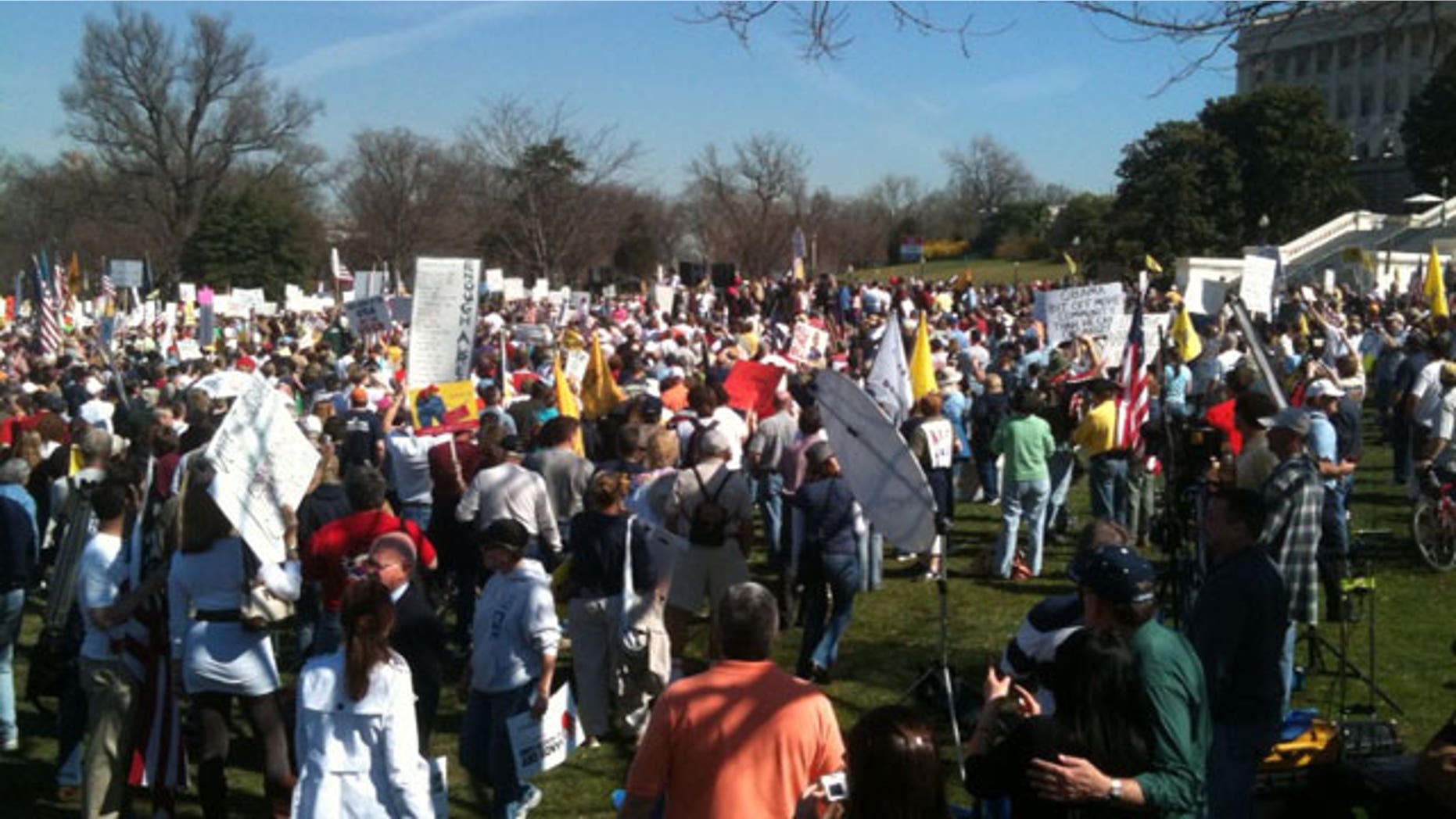 Thousands of Tea Partiers descended upon the Capitol in an effort to derail the march toward "Obamacare" by pressuring undecided lawmakers to vote "no" Sunday. (FNC)