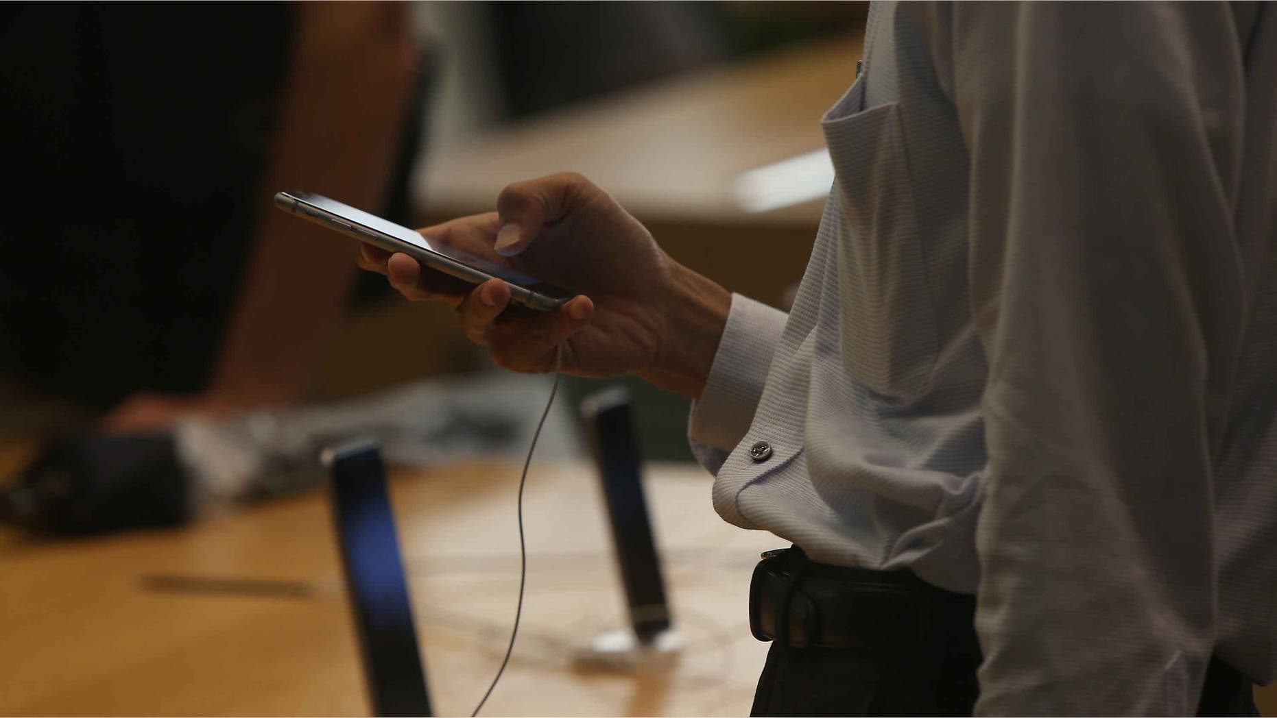 TOKYO, JAPAN - SEPTEMBER 25: Customers browse new iPhone 6s and 6s Plus at the Apple Ginza store on September 25, 2015 in Tokyo, Japan. Apple is launching iPhone 6s and 6s Plus in 12 regions including Australia, Canada, China, France, Germany, Hong Kong, Japan, New Zealand, Puerto Rico, Singapore, the U.K., and the U.S. (Photo by Ken Ishii/Getty Images)