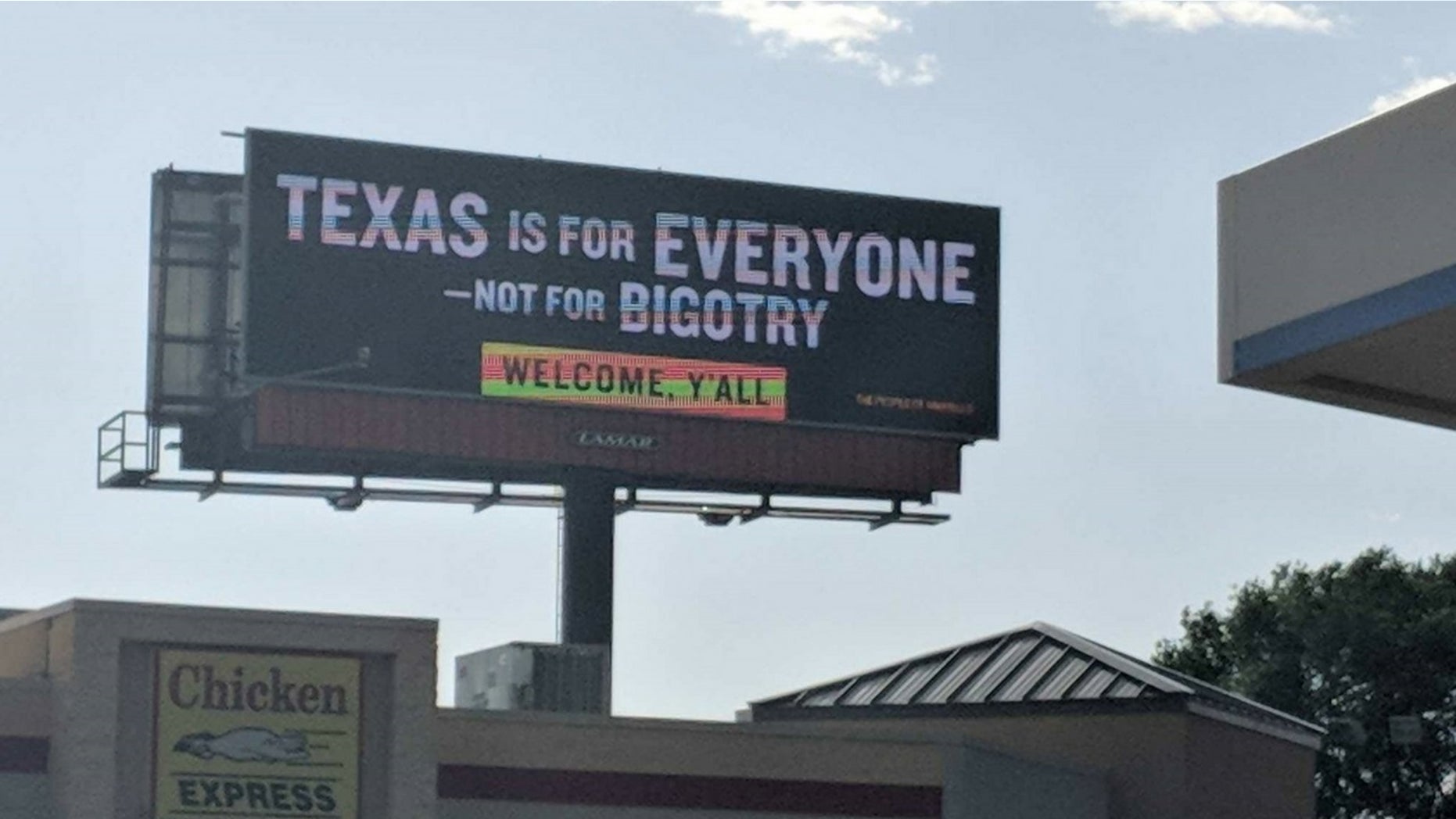 A new billboard has been erected in Amarillo, Texas, telling visitors they were welcome.