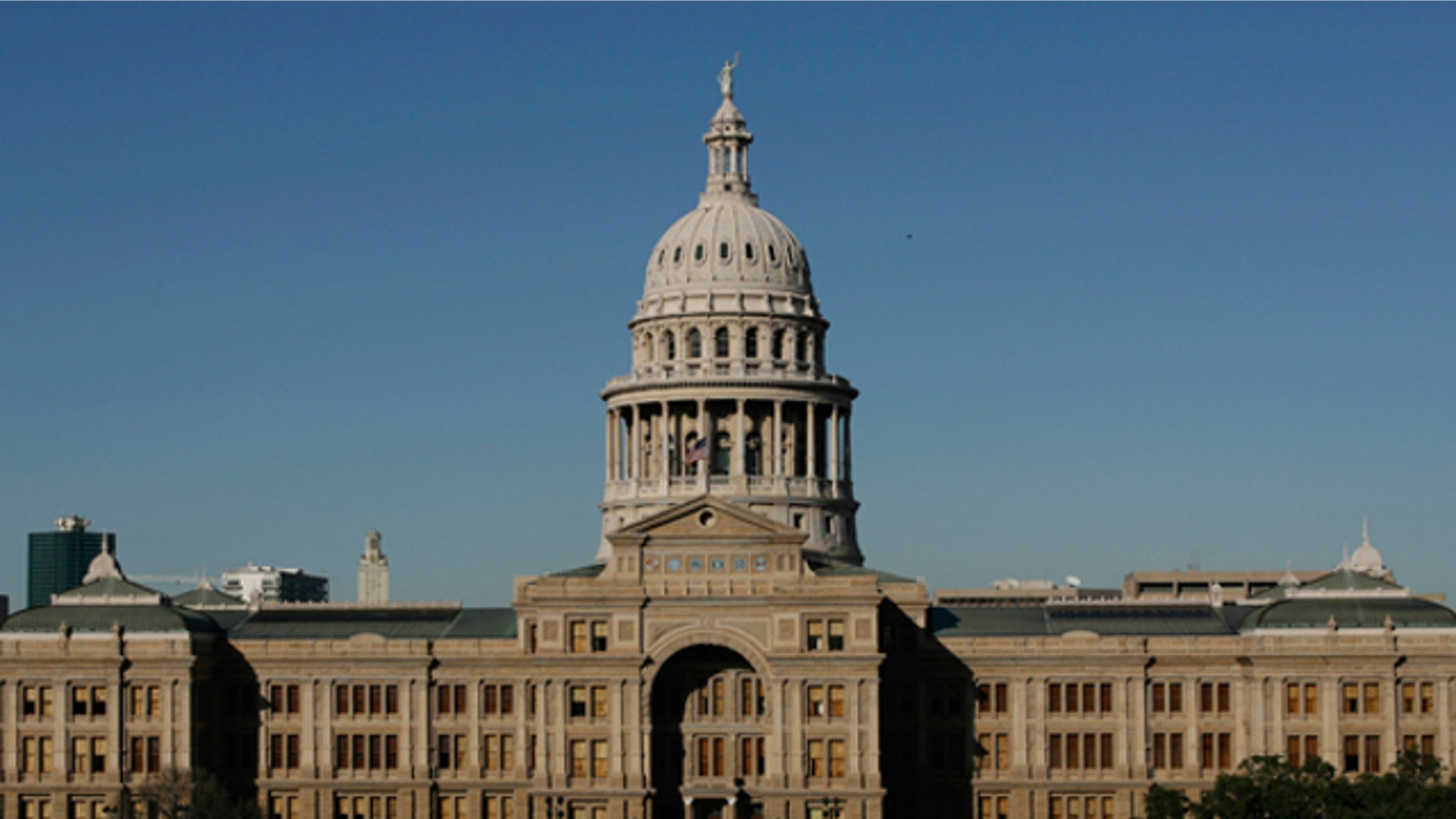 A measure advancing in the Texas Capitol would make it illegal for local police officers to enforce new federal gun control laws.