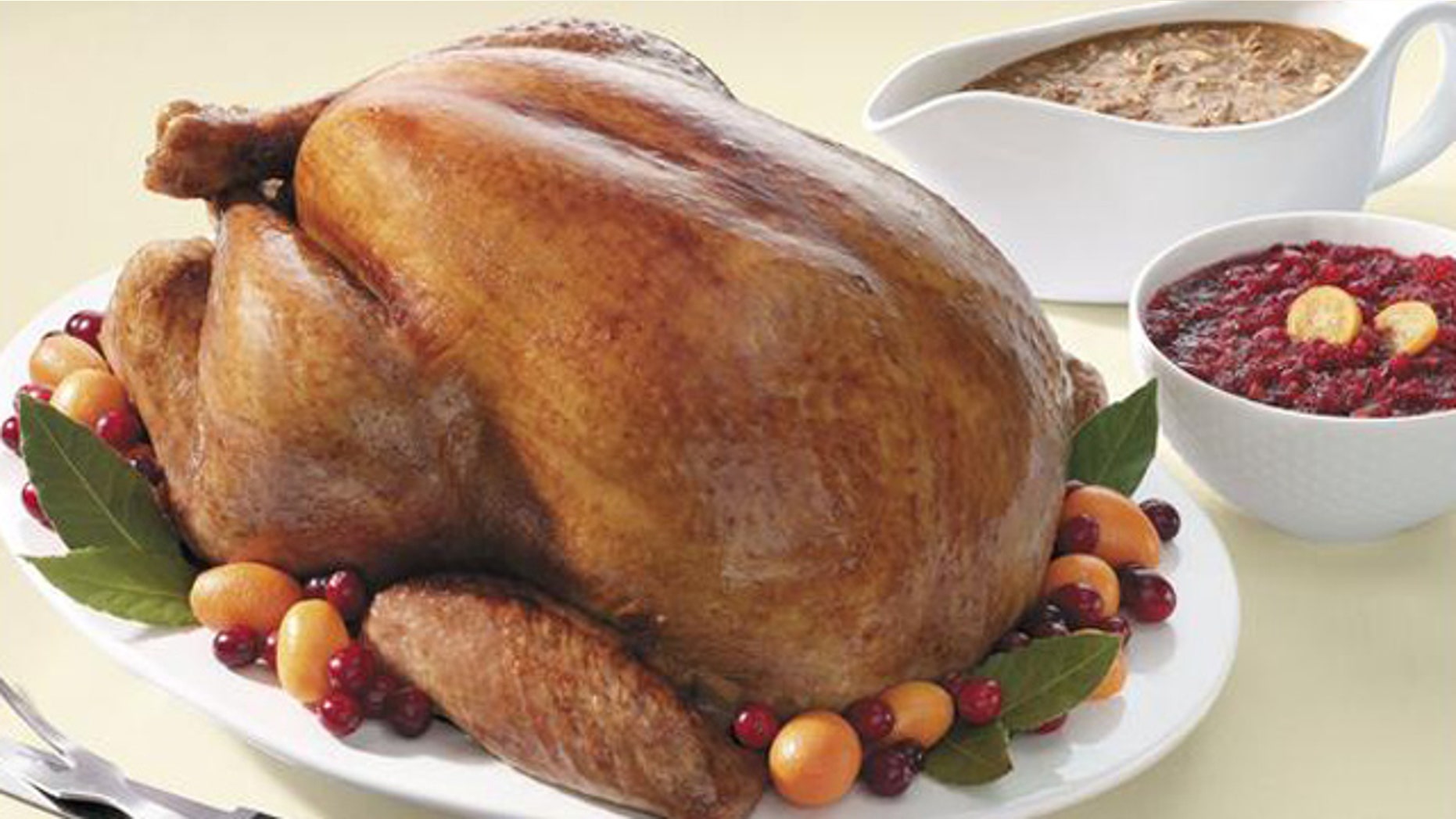The National Turkey Federation's How To Guide for Thanksgiving on WWW.EATTURKEY.COM demonstrates how to prepare a whole turkey. For more information, contact Maryanne Keeney at Devine & Pearson, +1-617-472-2700. (PRNewsFoto)