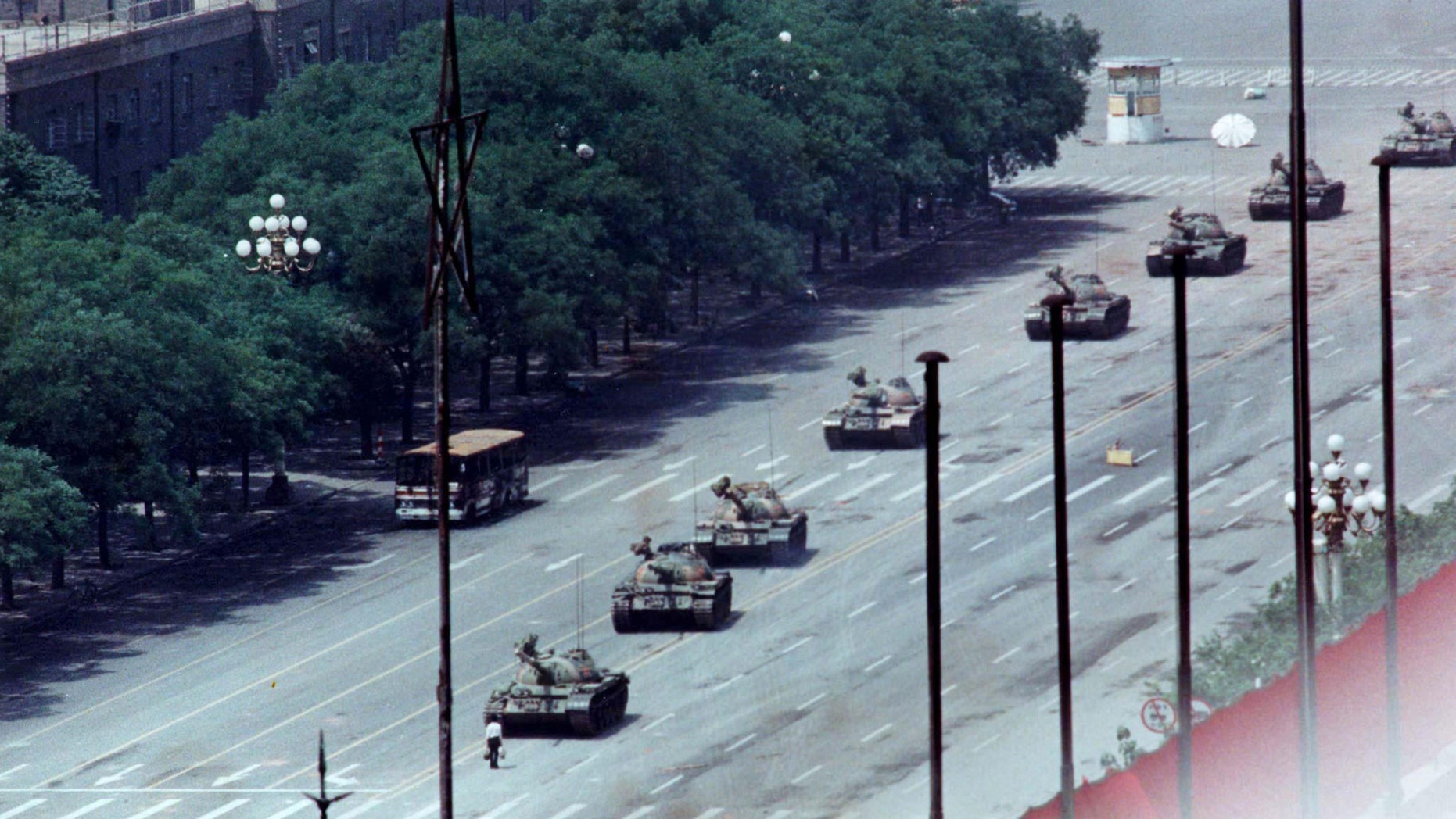 tank man tiananmen square video