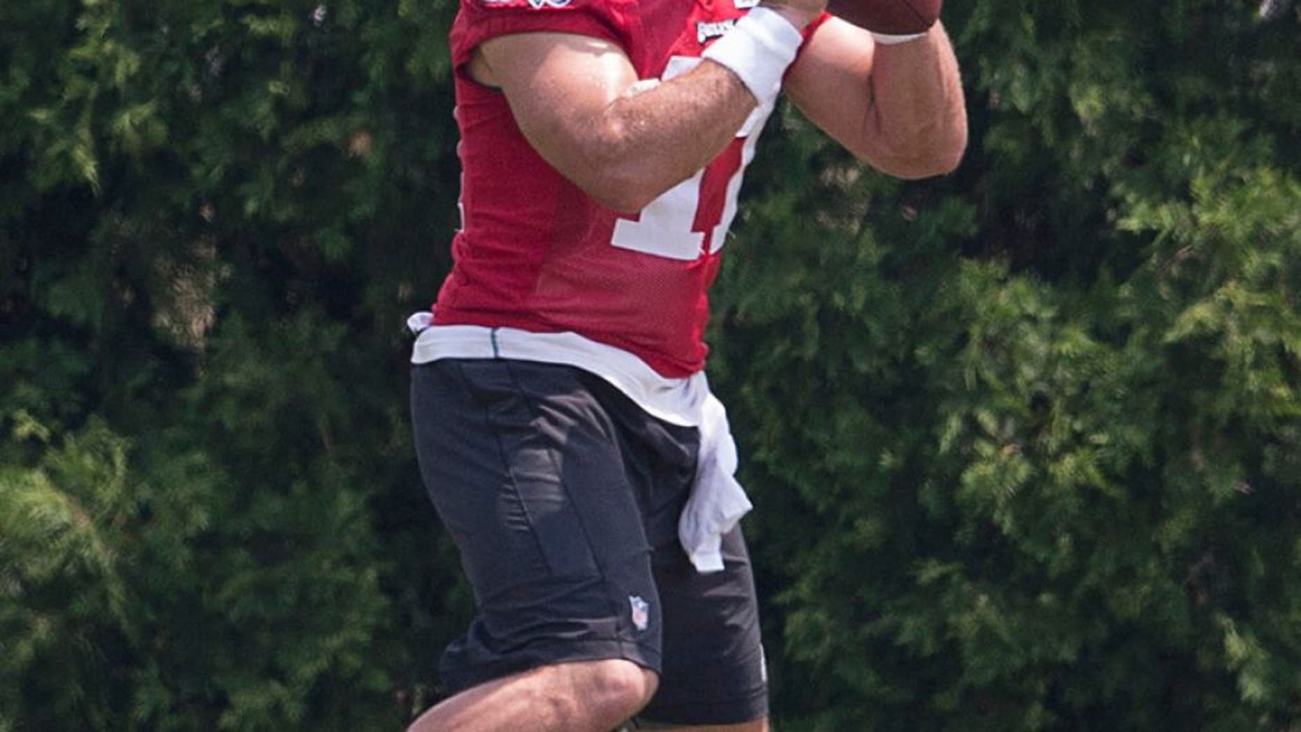 PHILADELPHIA, PA - MAY 28: Tim Tebow #11 of the Philadelphia Eagles participates in OTA's on May 28, 2015 at the NovaCare Complex in Philadelphia, Pennsylvania. (Photo by Mitchell Leff/Getty Images)