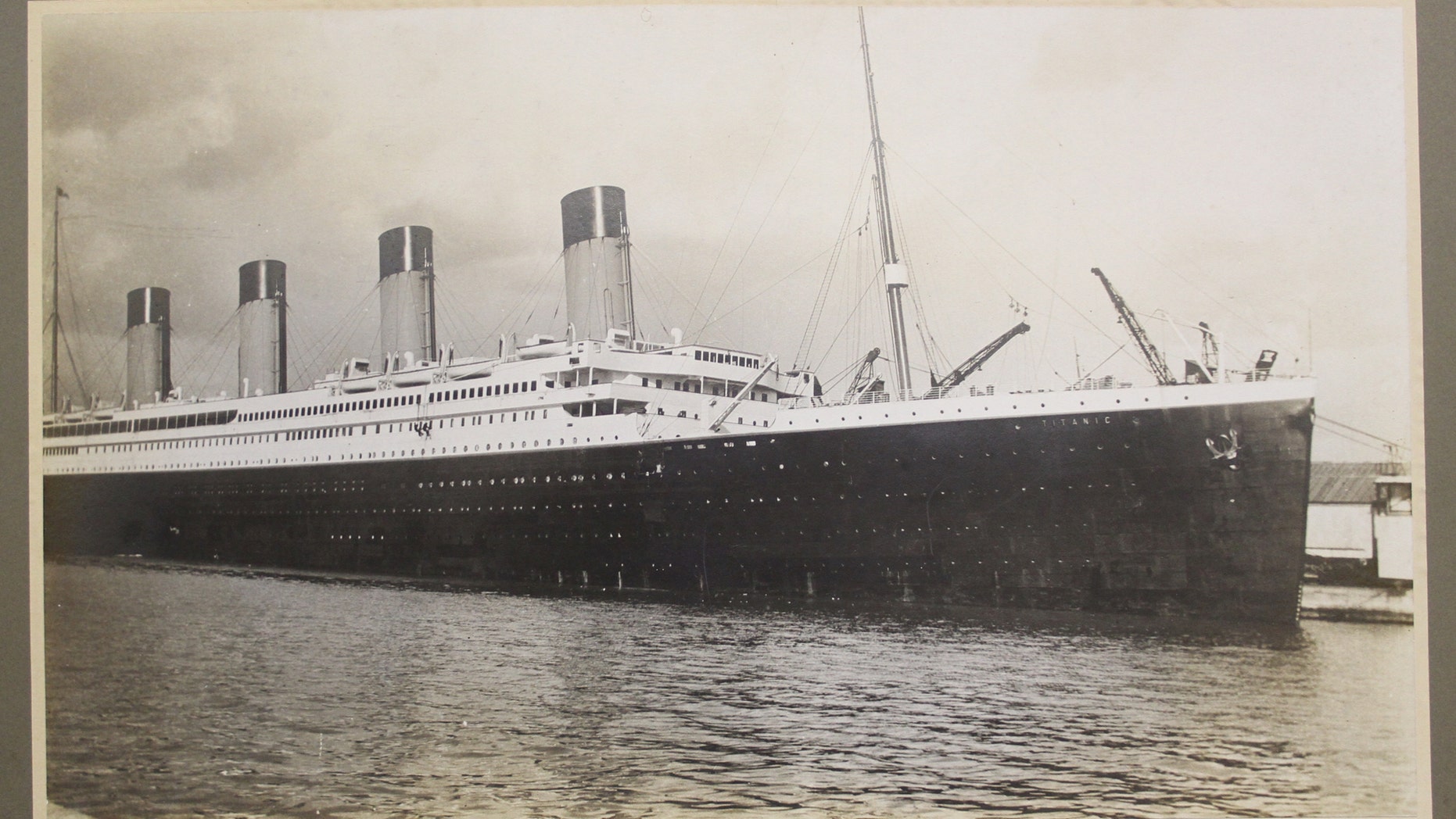 The Titanic photograph (Henry Aldridge & Son).