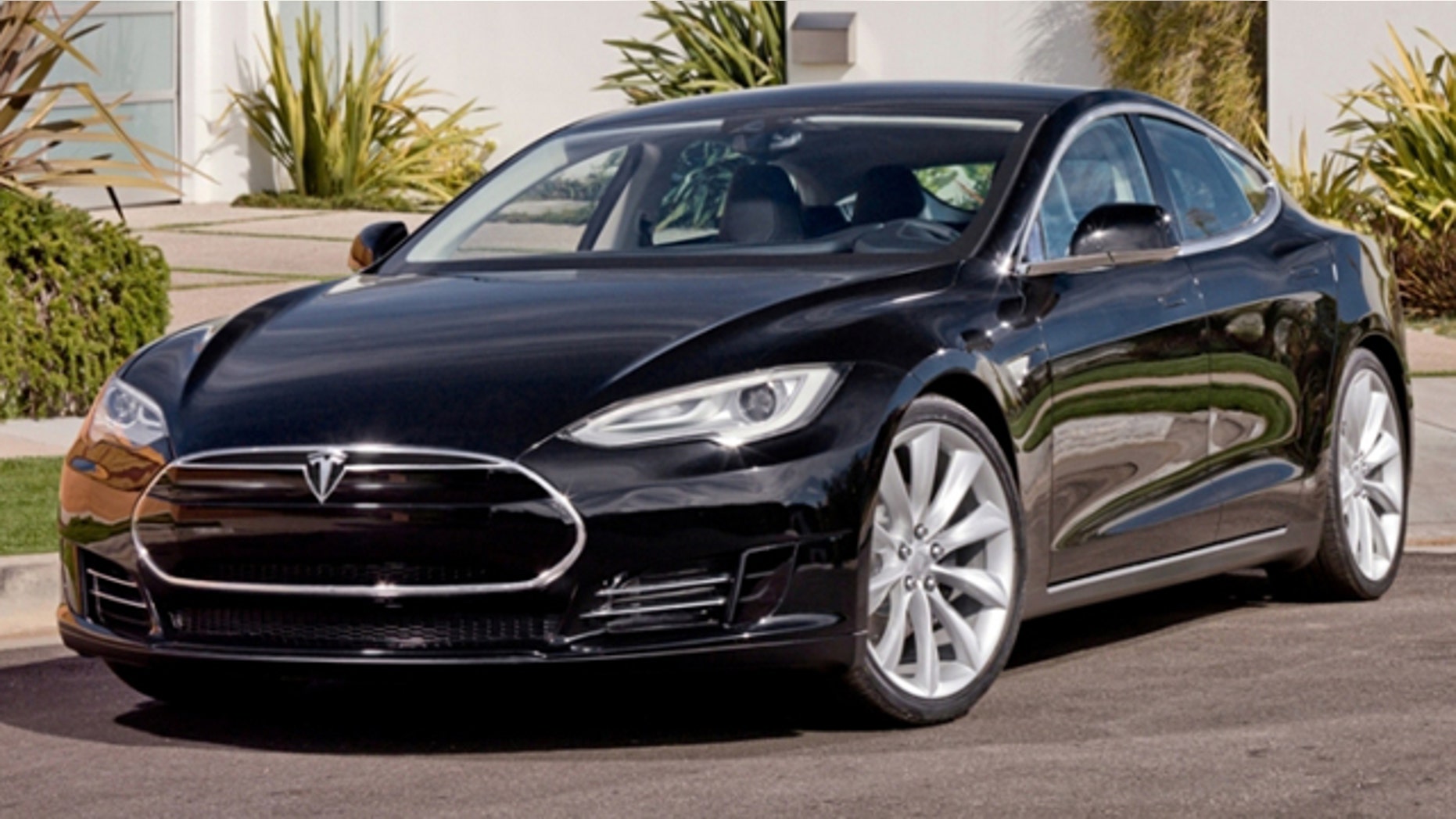 Tesla Model S Boasts 320 Mile Range One Hour Recharge Time Fox News Tesla Model S Boasts 320 Mile Range One Hour Recharge Time
