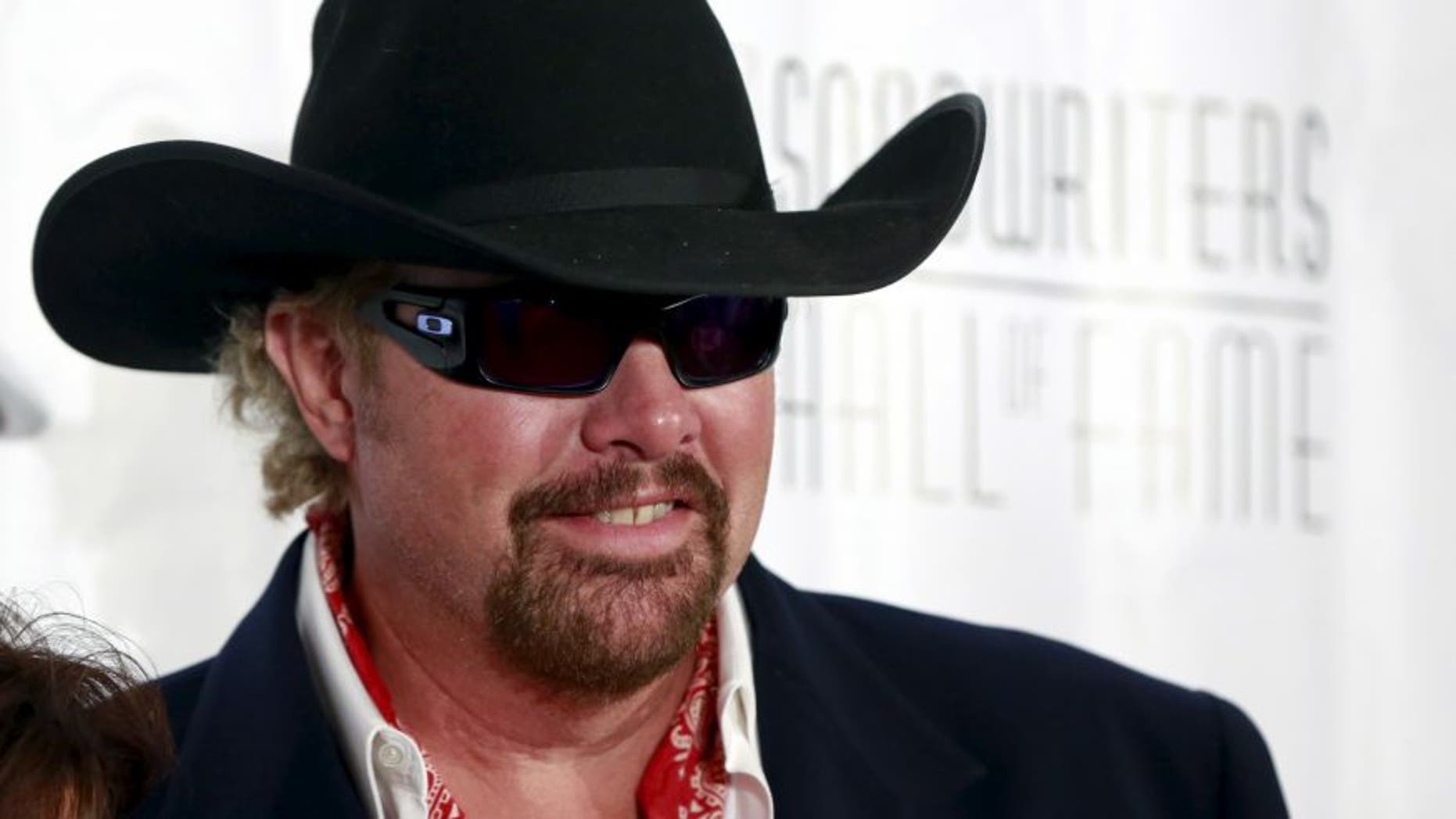 June 18, 2015. Country singer Toby Keith poses on the red carpet before the Songwriters Hall of Fame ceremony in New York. (Reuters)