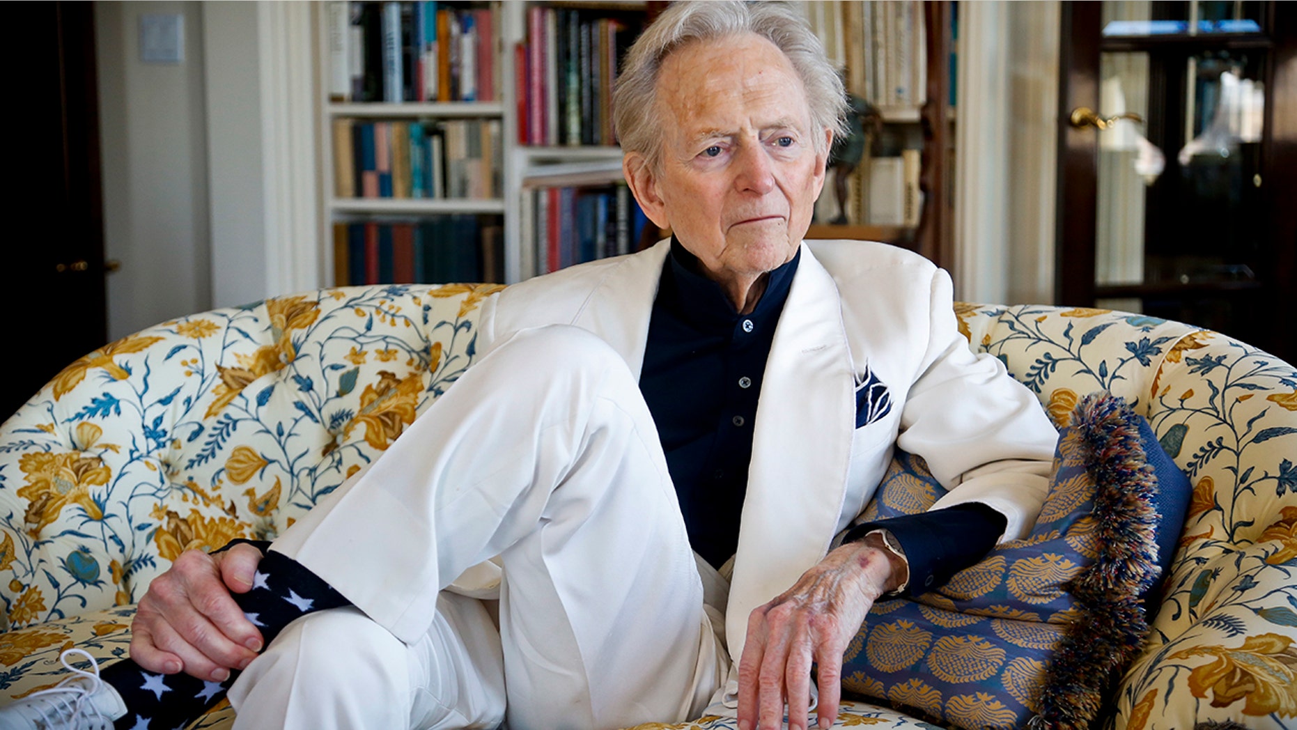 In this July 26, 2016 file photo, American author and journalist Tom Wolfe, Jr. appears in his living room during an interview about his latest book, "The Kingdom of Speech," in New York. Wolfe died at a New York City hospital. He was 87.