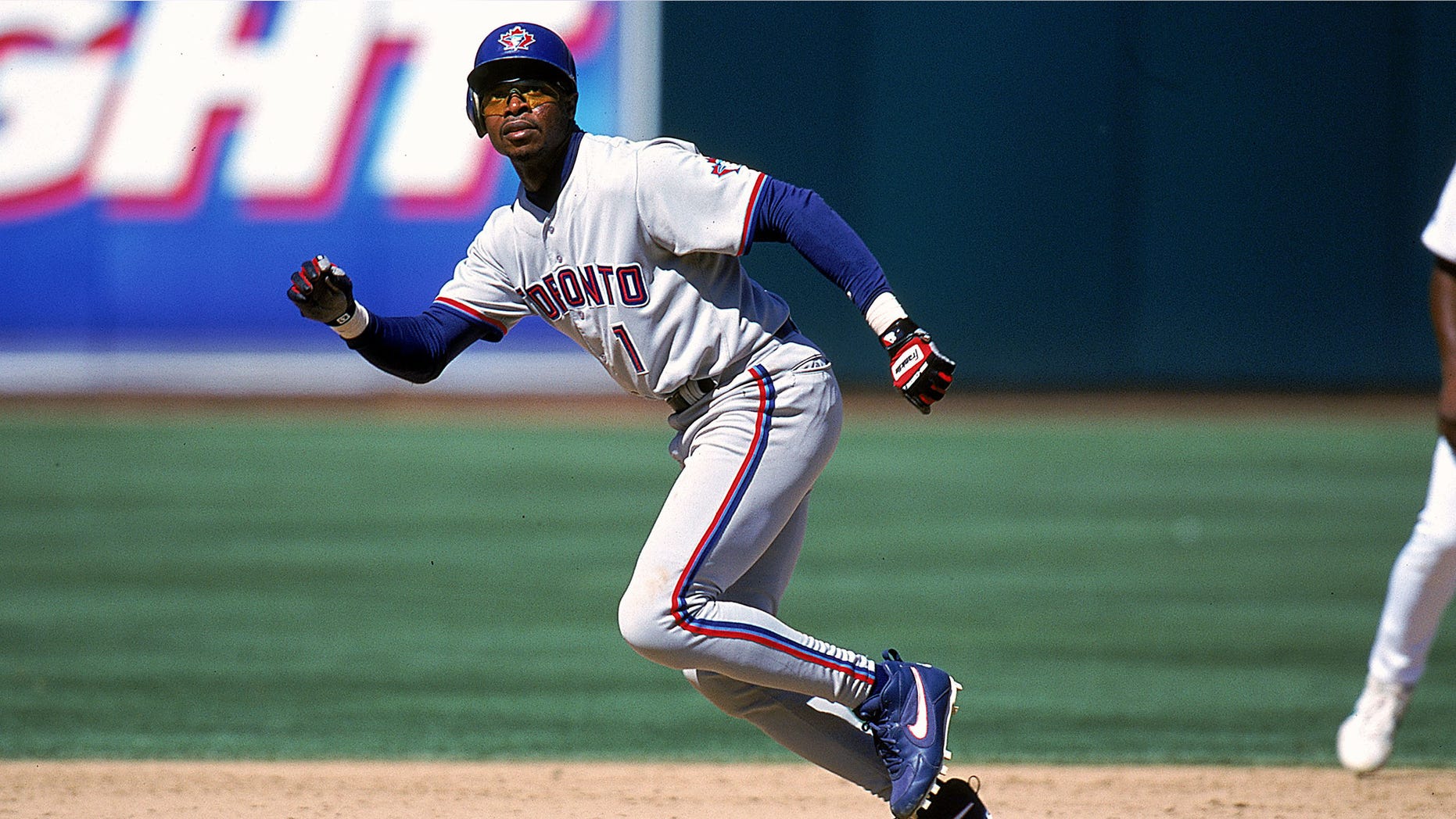 23 Aug 1999: Tony Fernandez #1 of the Toronto Blue Jays runs to a base during a game against the Oakland Athletics at the Network Coliseum in Oakland, California. The Blue Jays defeated the A's 9-4. Mandatory Credit: Jonathan Daniel /Allsport