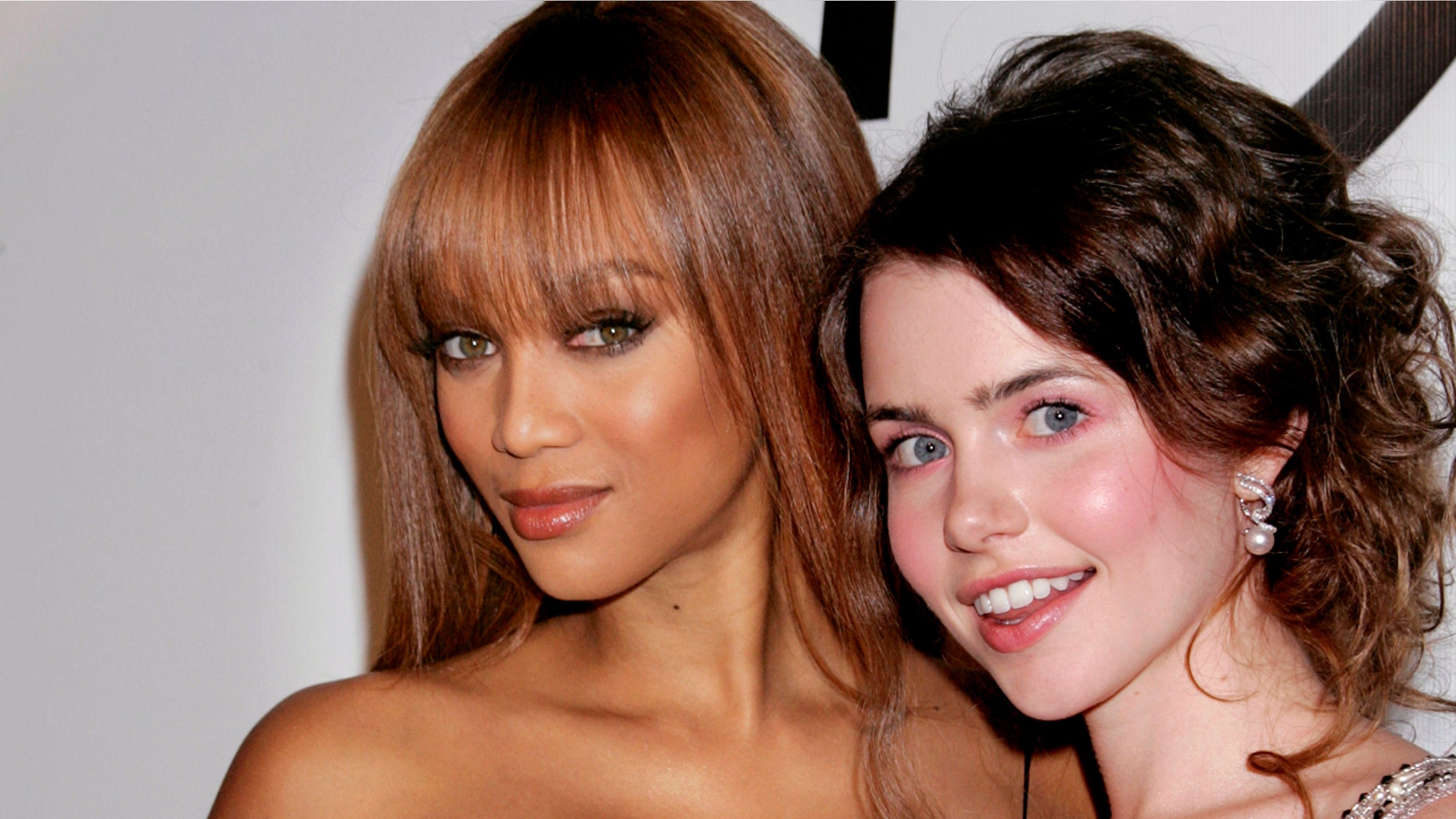 Supermodel Tyra Banks (L) and Nicole Linkletter of Grand Parks, North Dakota, winner of cycle five of the UPN television reality series "America's Next Top Model", pose at the show's finale in Hollywood December 7, 2005. Linkletter, a 20-year-old student, won a $100,000 contract to model for the CoverGirl cosmetics company, the opportunity to be managed by Ford Models and will appear on the cover of ELLEgirl magazine in February 2006.