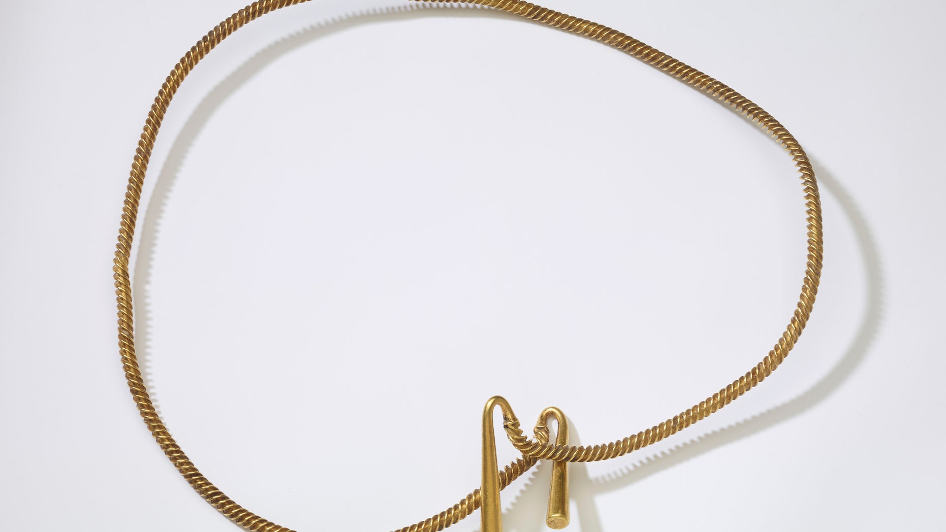 The mysterious 3,00 year-old gold torc (The British Museum).