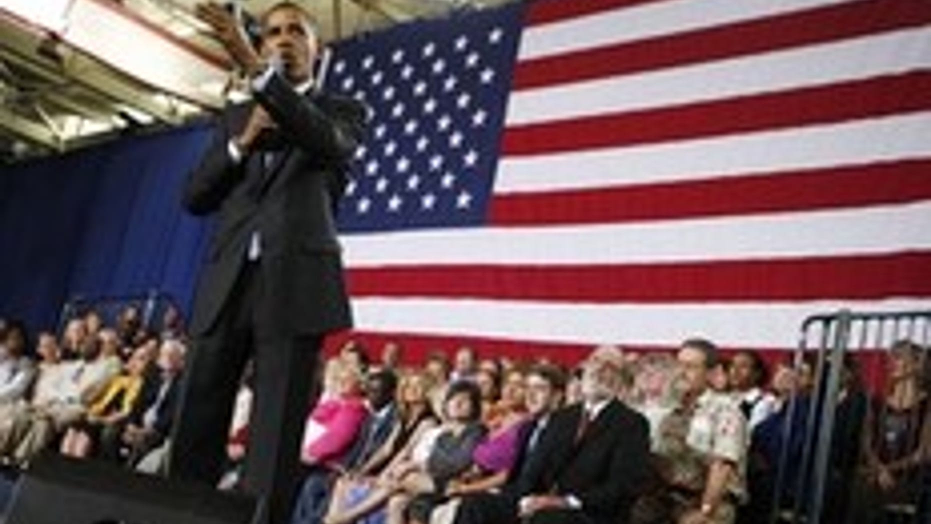 U.S. President Barack Obama speaks at a town hall meeting on health insurance reform at Portsmouth High School in Portsmouth, New Hampshire, August 11, 2009. REUTERS/Jim Young (UNITED STATES POLITICS HEALTH)