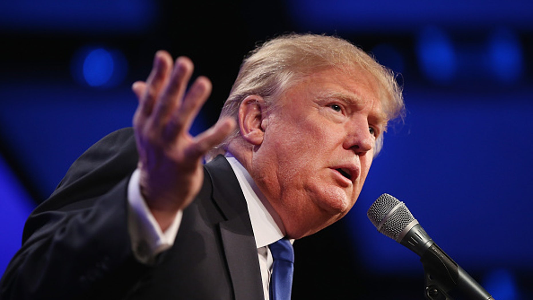 DES MOINES, IA - MAY 16: Businessman Donald Trump speaks to guests gathered for the Republican Party of Iowa's Lincoln Dinner at the Iowa Events Center on May 16, 2015 in Des Moines, Iowa. The event sponsored by the Republican Party of Iowa gave several Republican presidential hopefuls an opportunity to strengthen their support among Iowa Republicans ahead of the 2016 Iowa caucus. (Photo by Scott Olson/Getty Images)