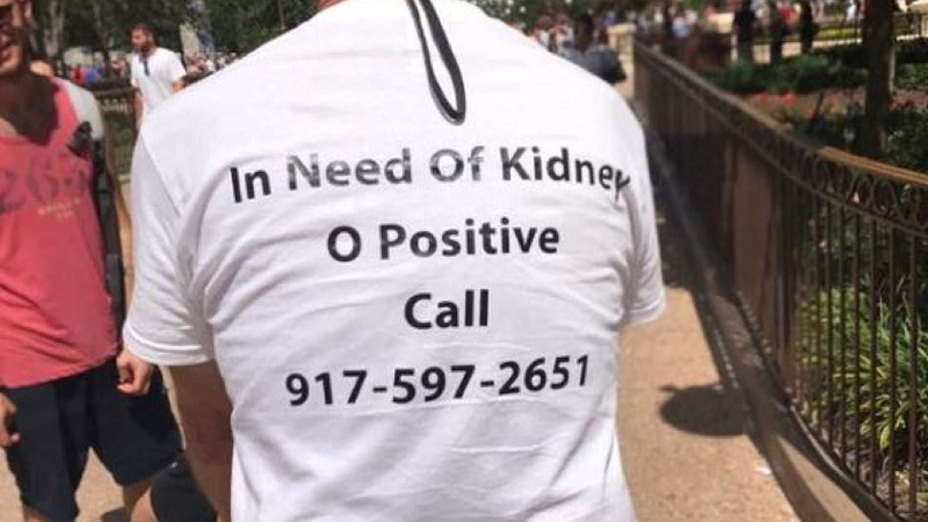Rob Leibowitz wore this t-shirt around Disney World in August in a plea to find a kidney donor.