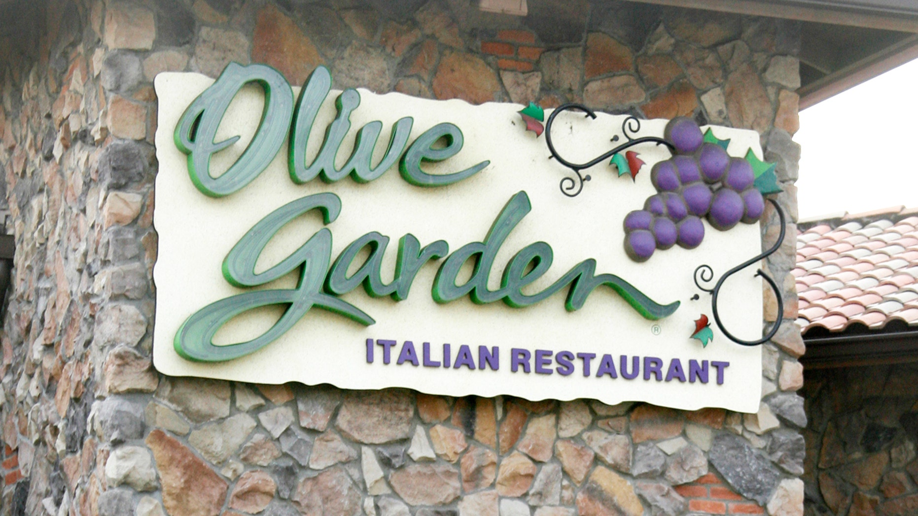 Olive Garden Donates 5 000 To Comedian S Charity After Incident