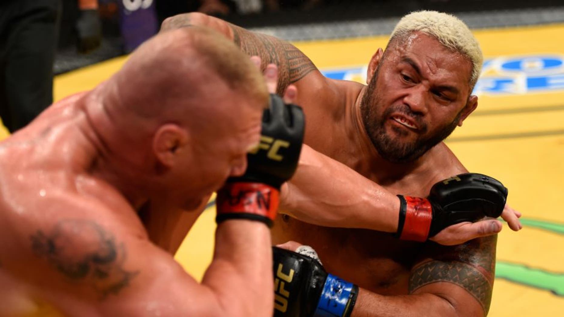 LAS VEGAS, NV - JULY 09: (R-L) Mark Hunt of New Zealand punches Brock Lesnar in their heavyweight bout during the UFC 200 event on July 9, 2016 at T-Mobile Arena in Las Vegas, Nevada. (Photo by Josh Hedges/Zuffa LLC/Zuffa LLC via Getty Images)
