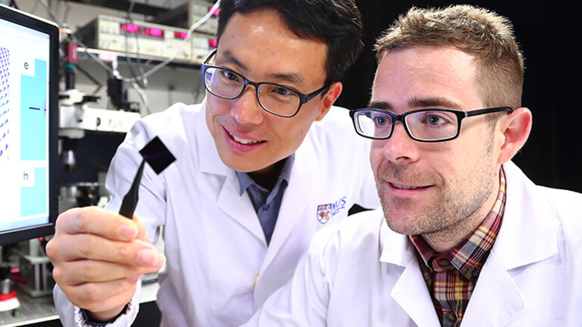 Associate Professor Yang Hyunsoo (left) and Dr Shawn Pollard (right), from the Department of Electrical and Computer Engineering at the NUS Faculty of Engineering (Photo credit: Siew Shawn Yohanes)