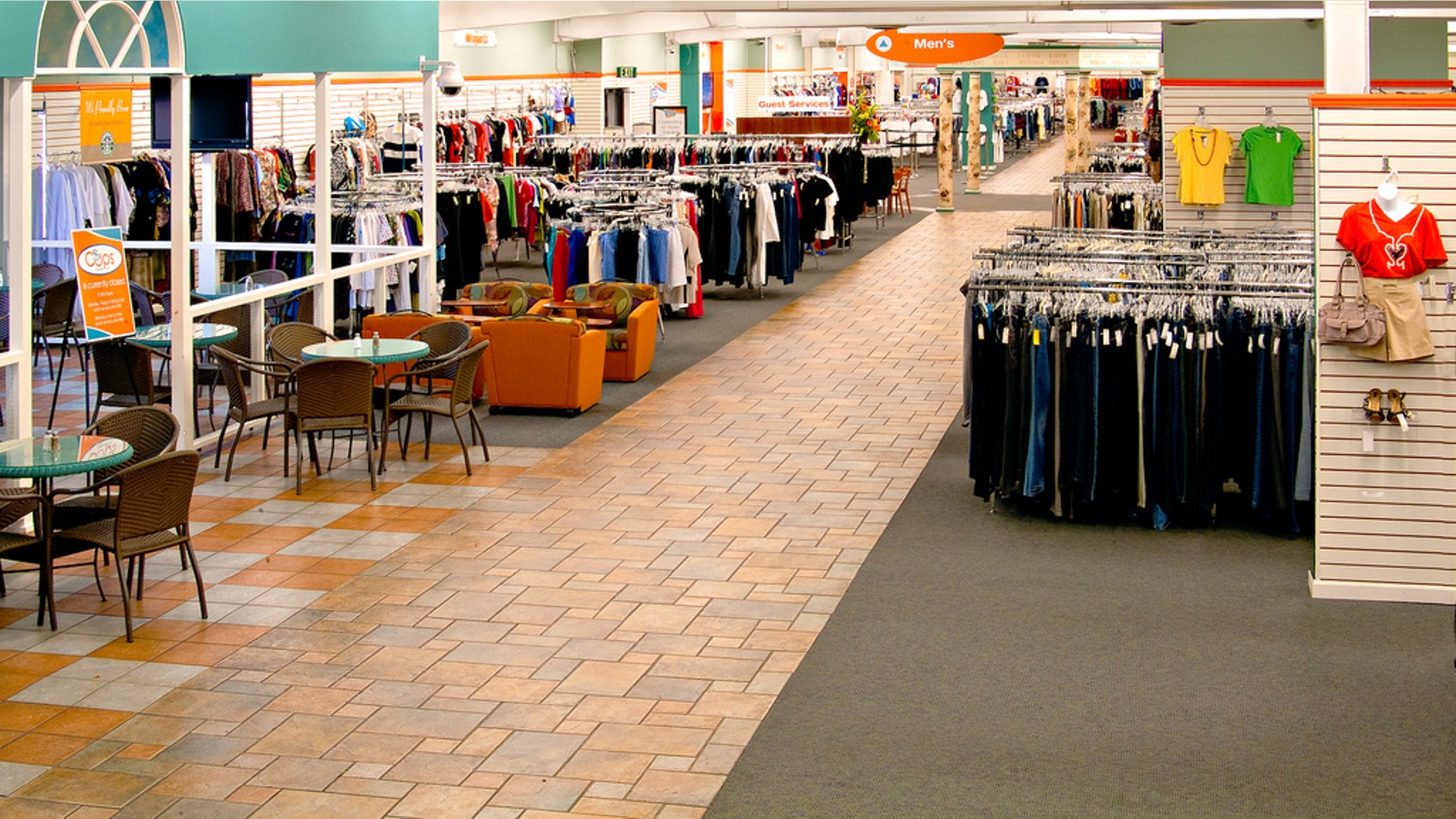 The retail floor at the Unclaimed Baggage Center in Scottsboro, Alabama. (courtesy UBC)