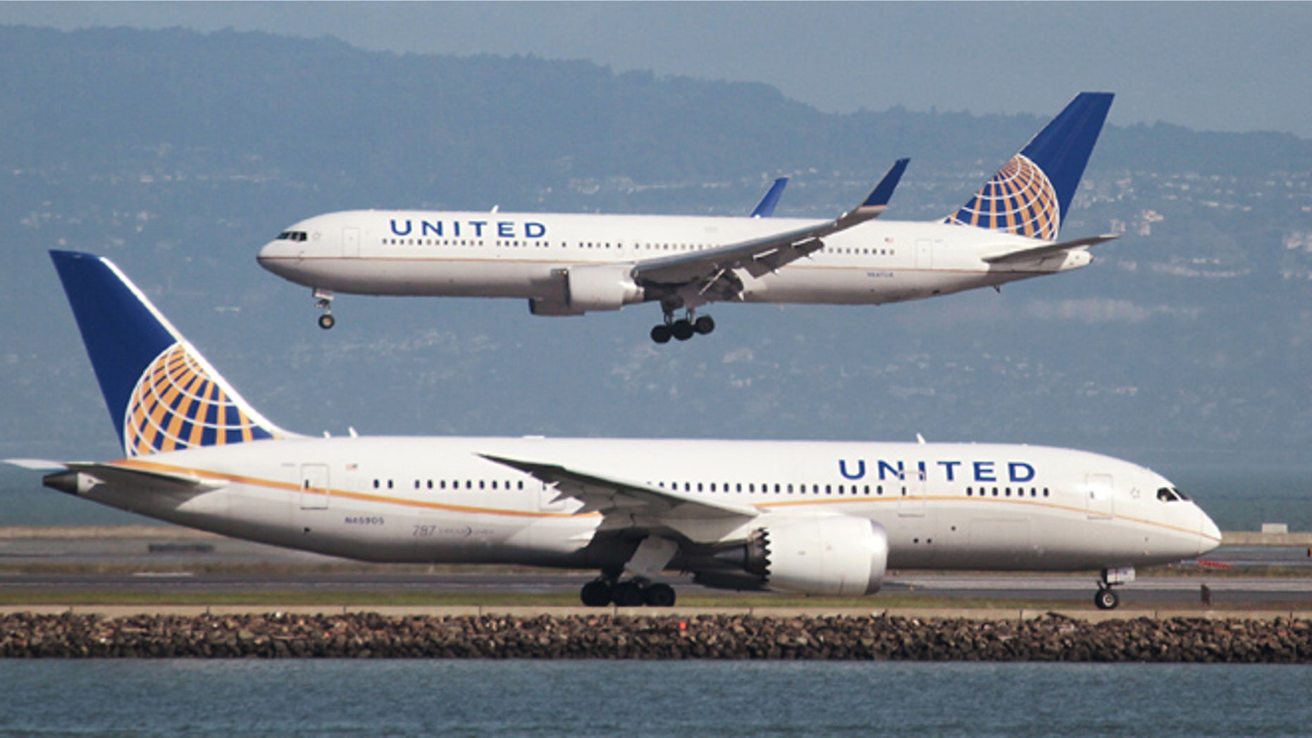 Feb. 7, 2015: A United Airlines Boeing 787 taxis as a United Airlines Boeing 767 lands at San Francisco International Airport, San Francisco, California.
