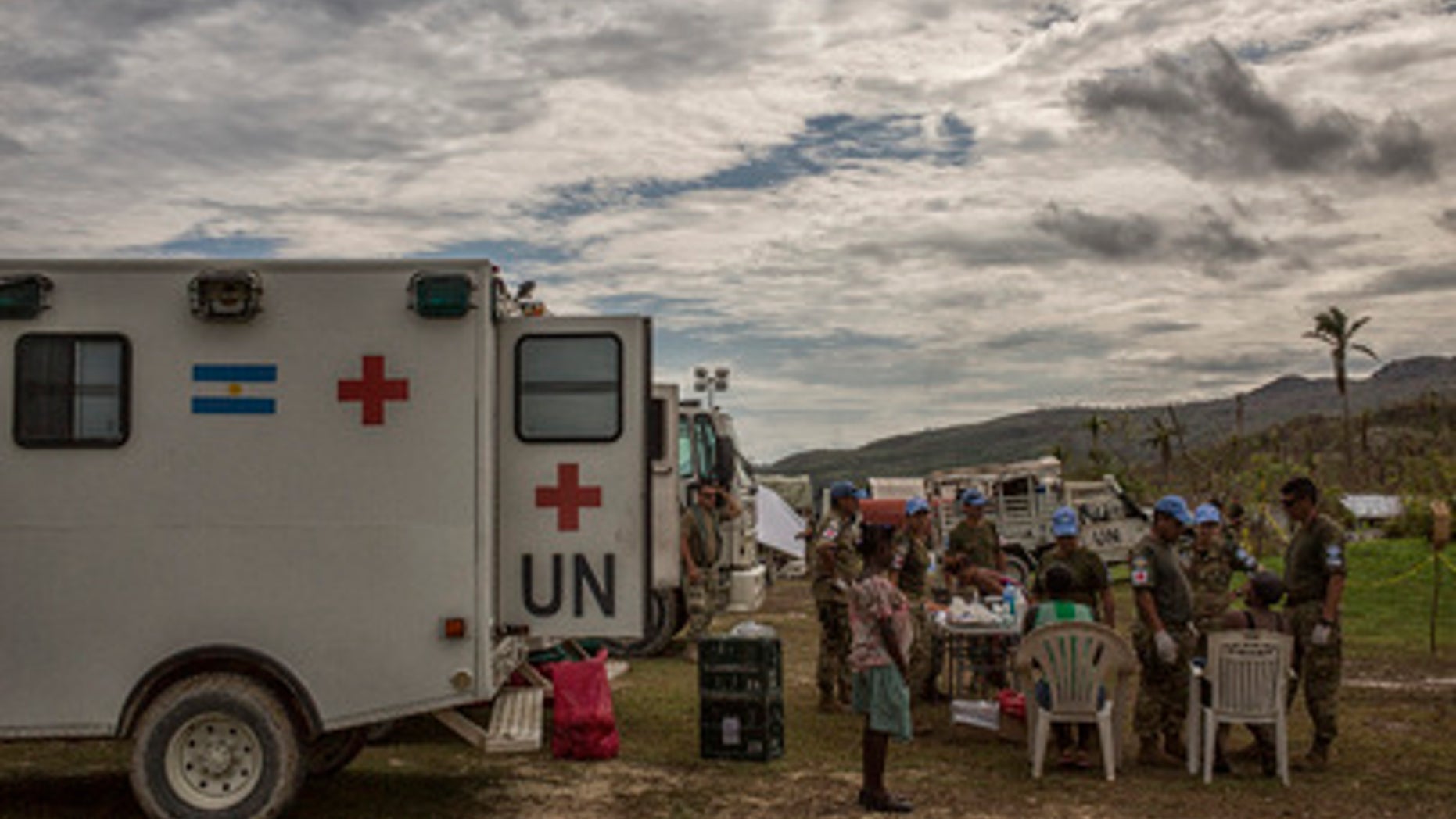 Argentinian peacekeepers with the United Nations Mission in Haiti (MINUSTAH) administer medical aid to residents of Les Cayes affected by Hurricane Matthew.