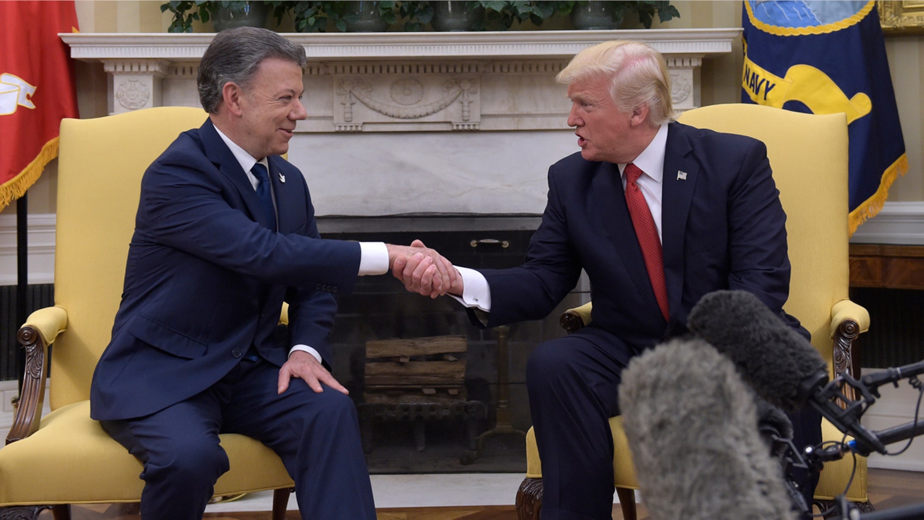 President Donald Trump meets with Colombian President Juan Manuel Santos in the Oval Office of the White House in Washington, Thursday, May 18, 2017. (AP Photo/Susan Walsh)