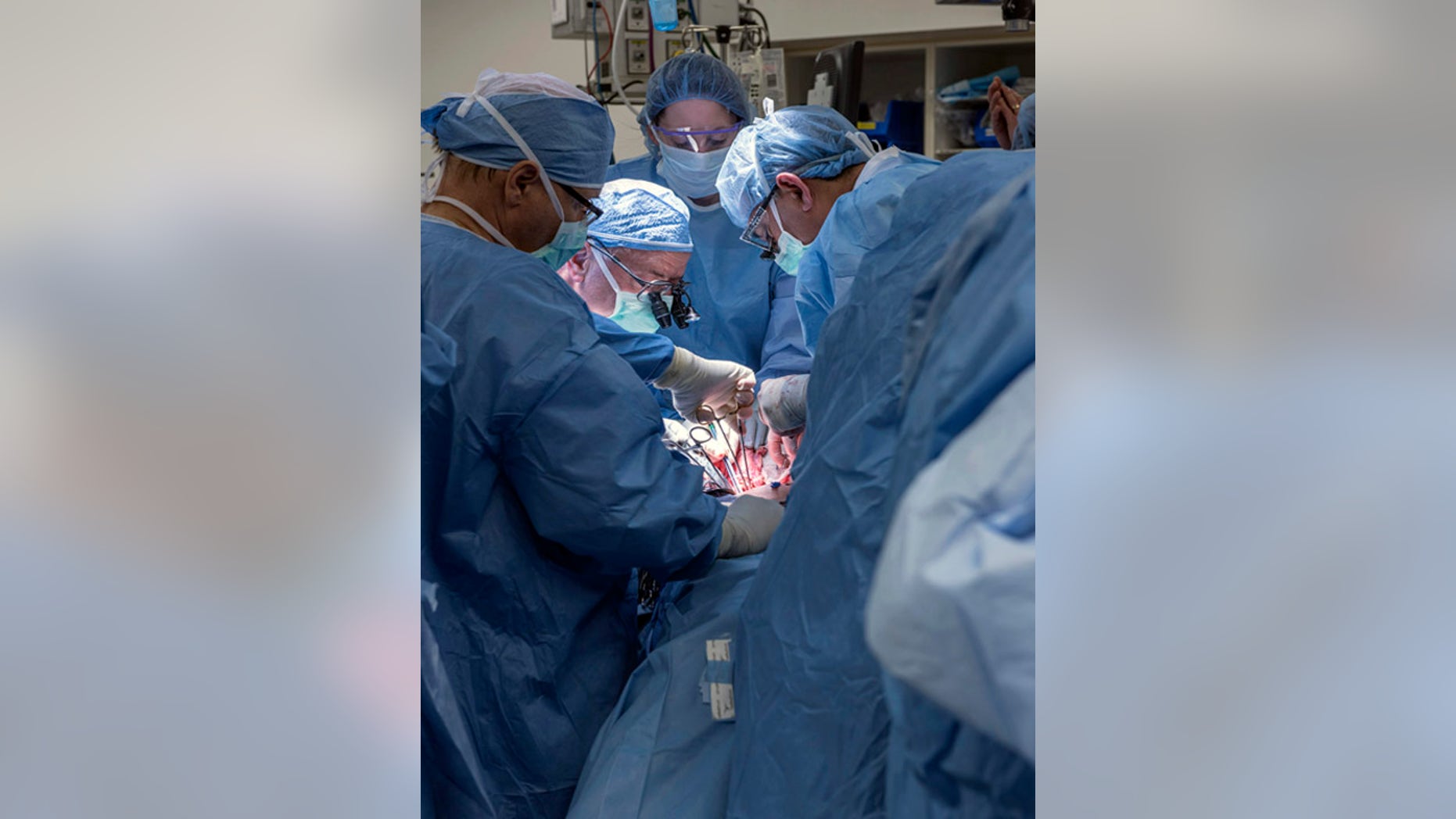 Ffeb. 24, 2016: In this photo provided by Cleveland Clinic Center, a team of Cleveland Clinic transplant surgeons and gynecological surgeons perform the nation's first uterus transplant during a nine-hour surgery in Cleveland. (Cleveland Clinic Center via AP)