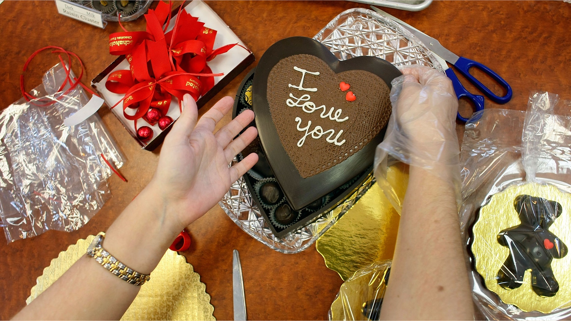 Chocolate gets eaten, flowers wither and cards are tossed into the bin, but a loving memory lasts a lifetime. So if you are on a budget, or feel that Valentine’s Day is just too commercialized, here are some thoughtful gift ideas that cost very little but will be priceless to your loved one.