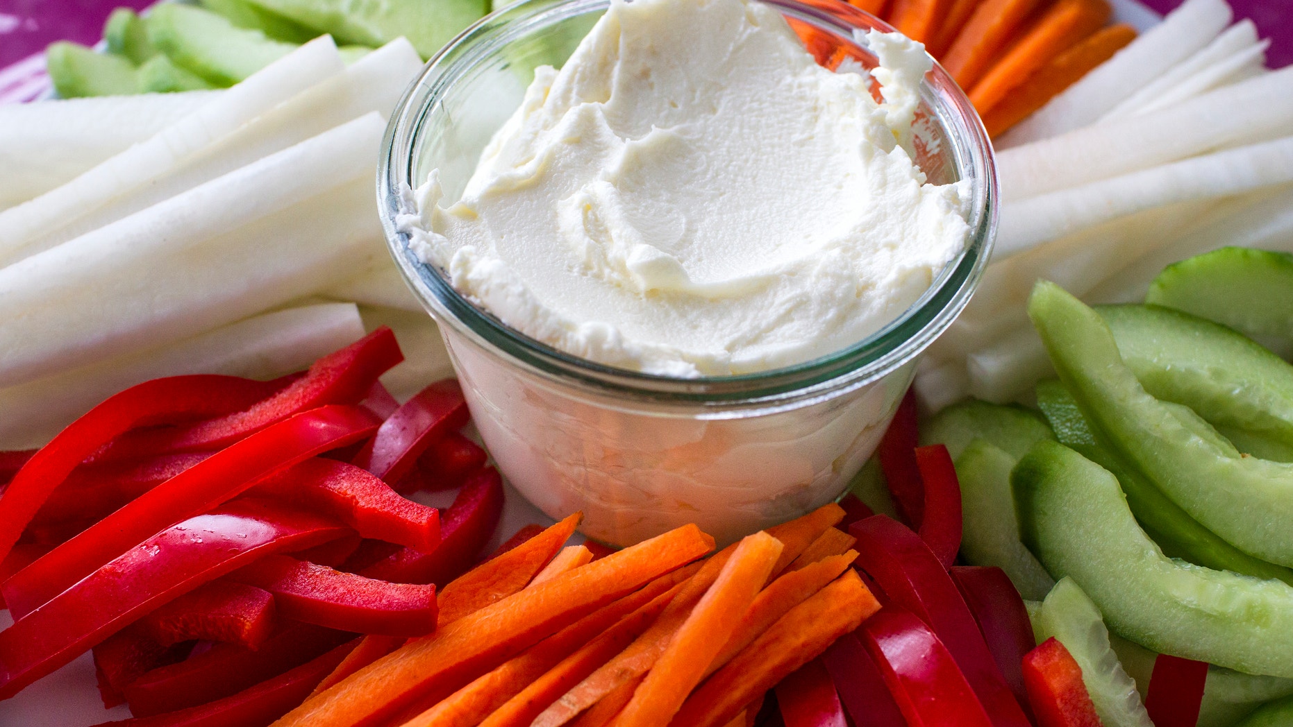 Vegetables sticks and dip