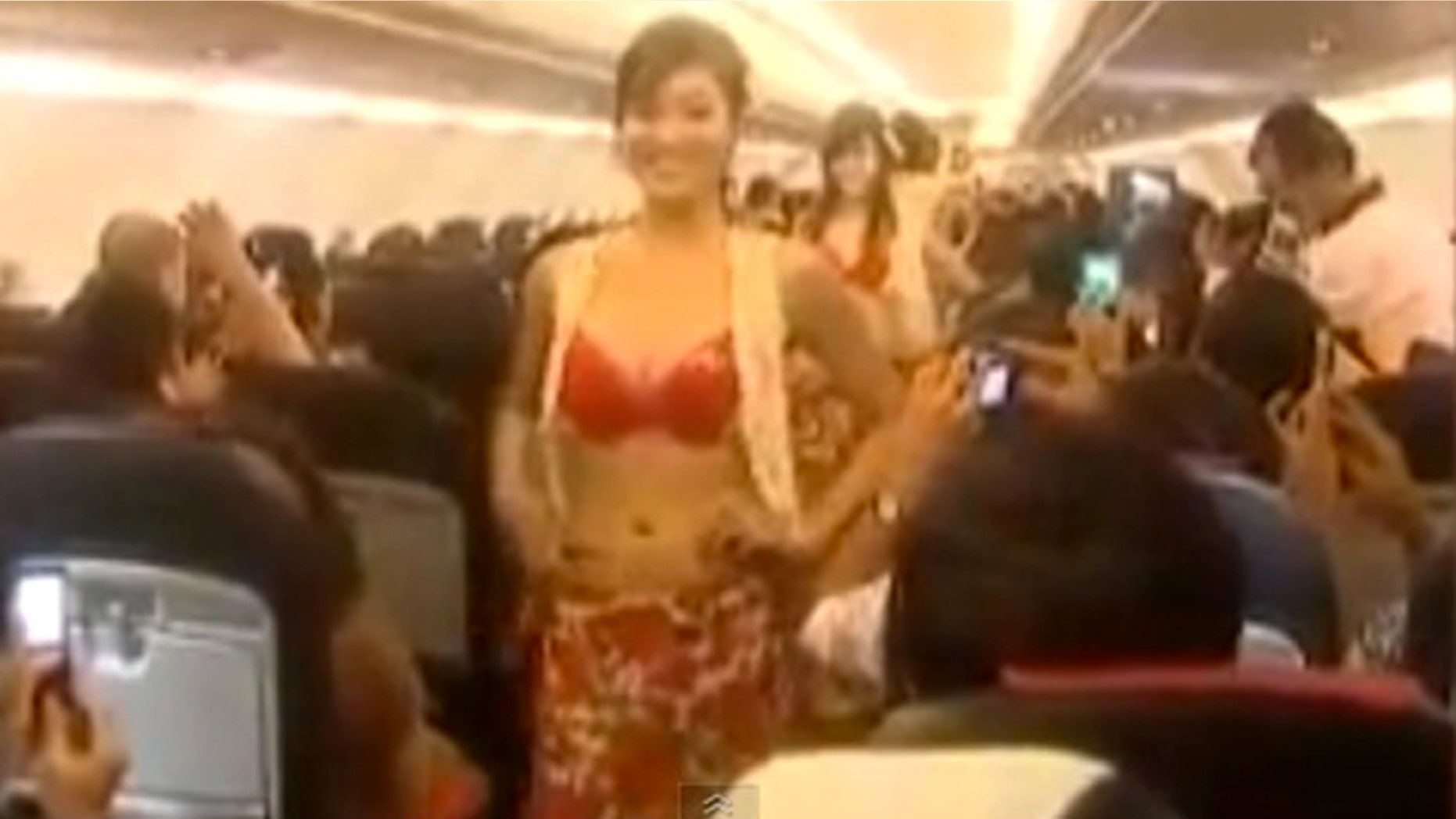 A Vietnamese airline has been fined for hosting a mid-flight dance by bikini-clad beauty pageant contestants without first getting permission.