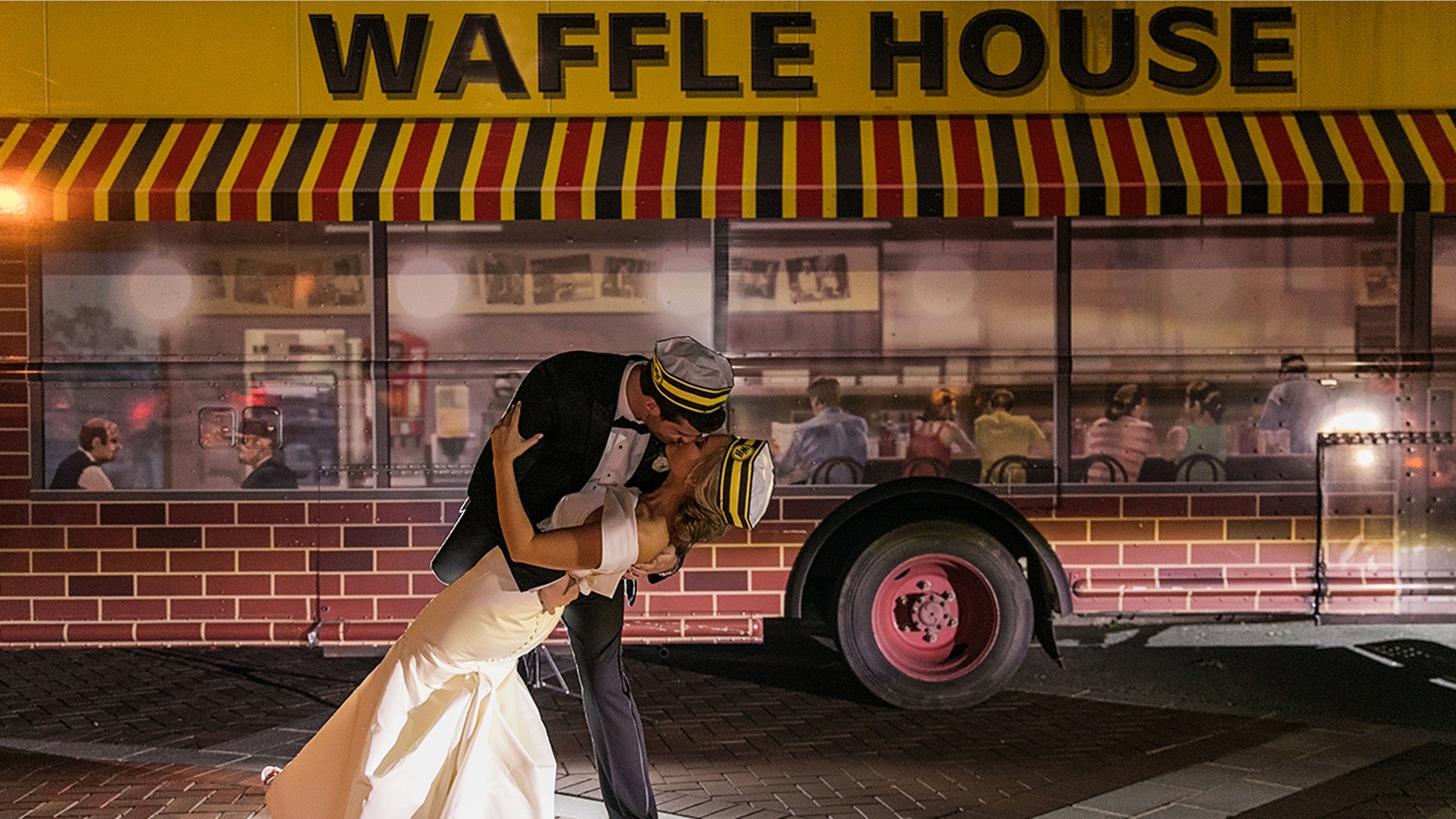 These newlyweds love Waffle House so much, they hired a food truck to appear at the end of the night and posed for photos in front of it.