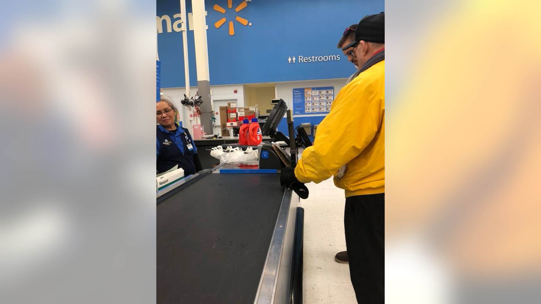 A woman in Iowa witnessed the sweet moment a young man decided to pay for an older veteran's purchases.