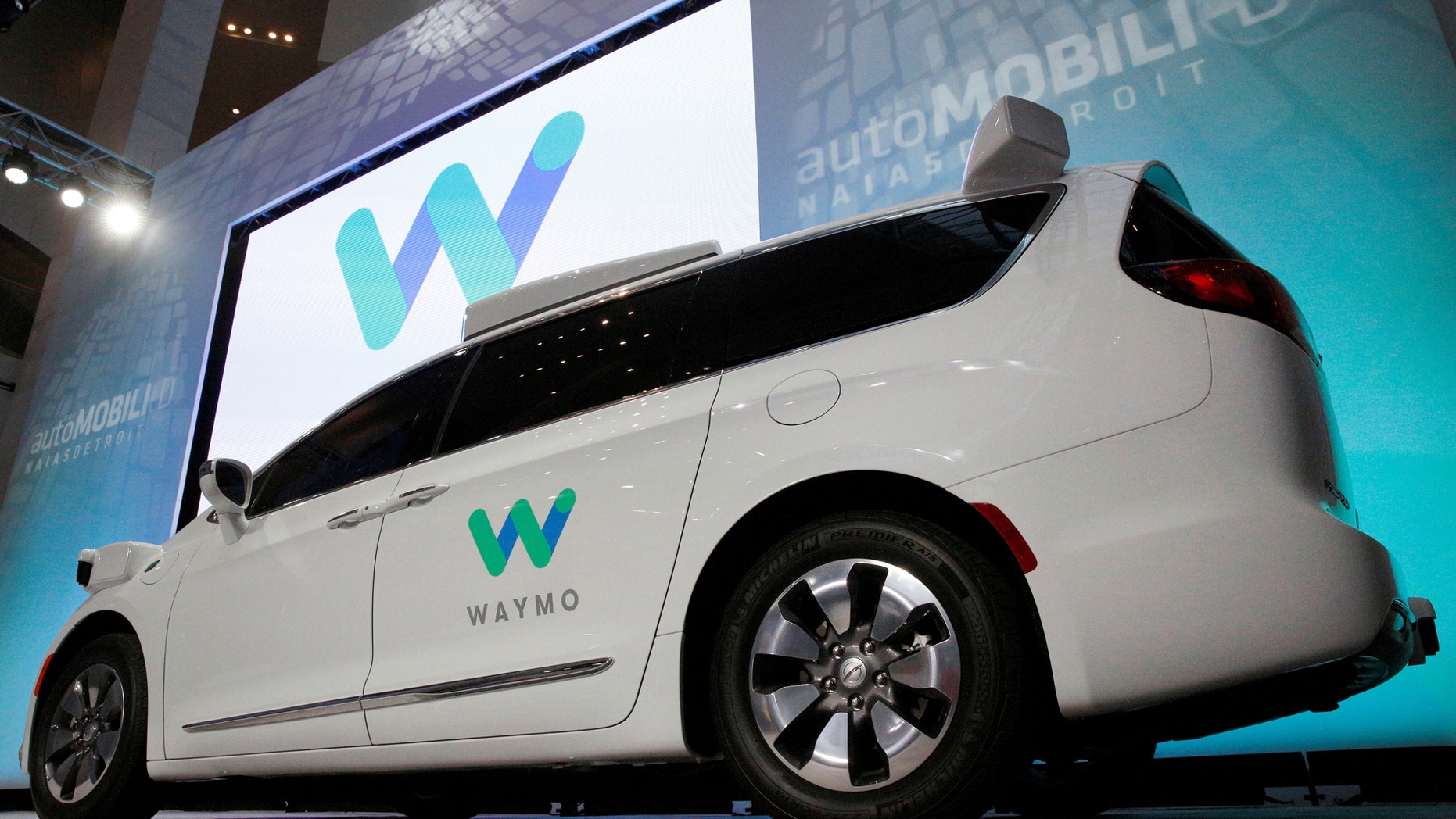 File photo - Waymo unveils a self-driving Chrysler Pacifica minivan during the North American International Auto Show in Detroit, Michigan, U.S., Jan. 8, 2017. (REUTERS/Brendan McDermid)